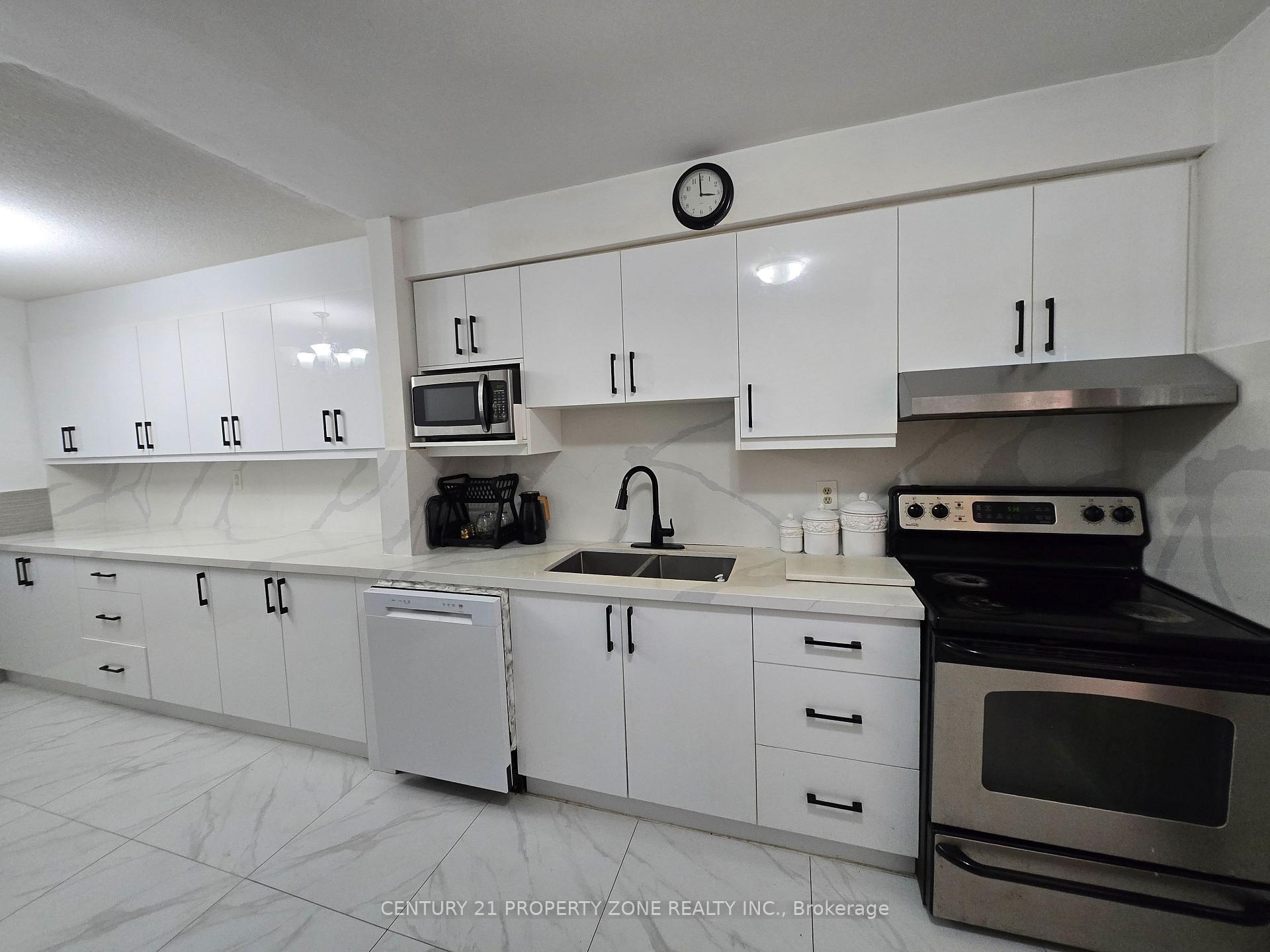 4 Bedrooms Condo at 3175 Kirwin, Mississauga For sale