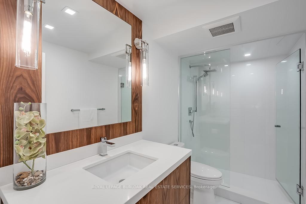 2 Bedrooms Condo at 2190 Lakeshore, Burlington For sale
