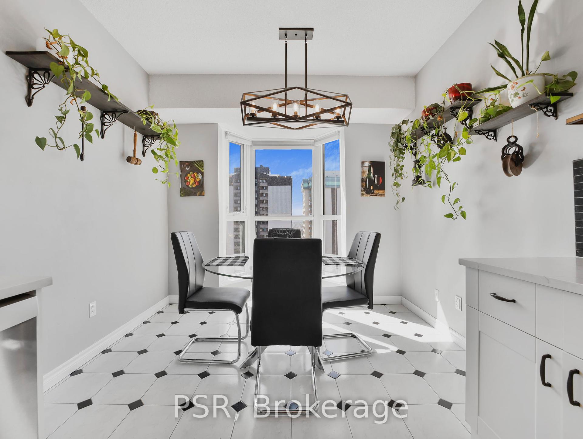2 Bedrooms Condo at 67 Caroline,  Hamilton For sale