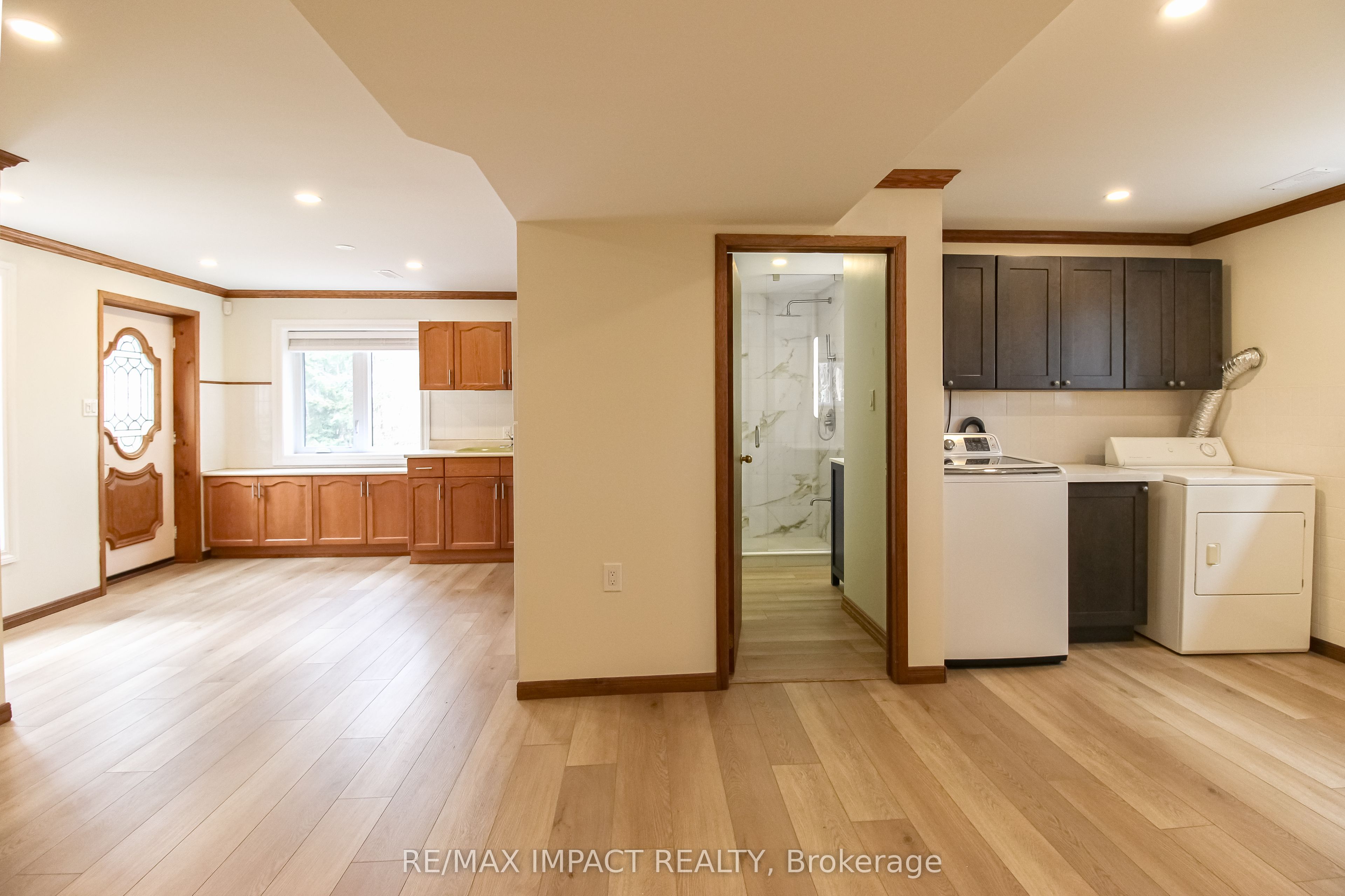 215 Raglan Road W