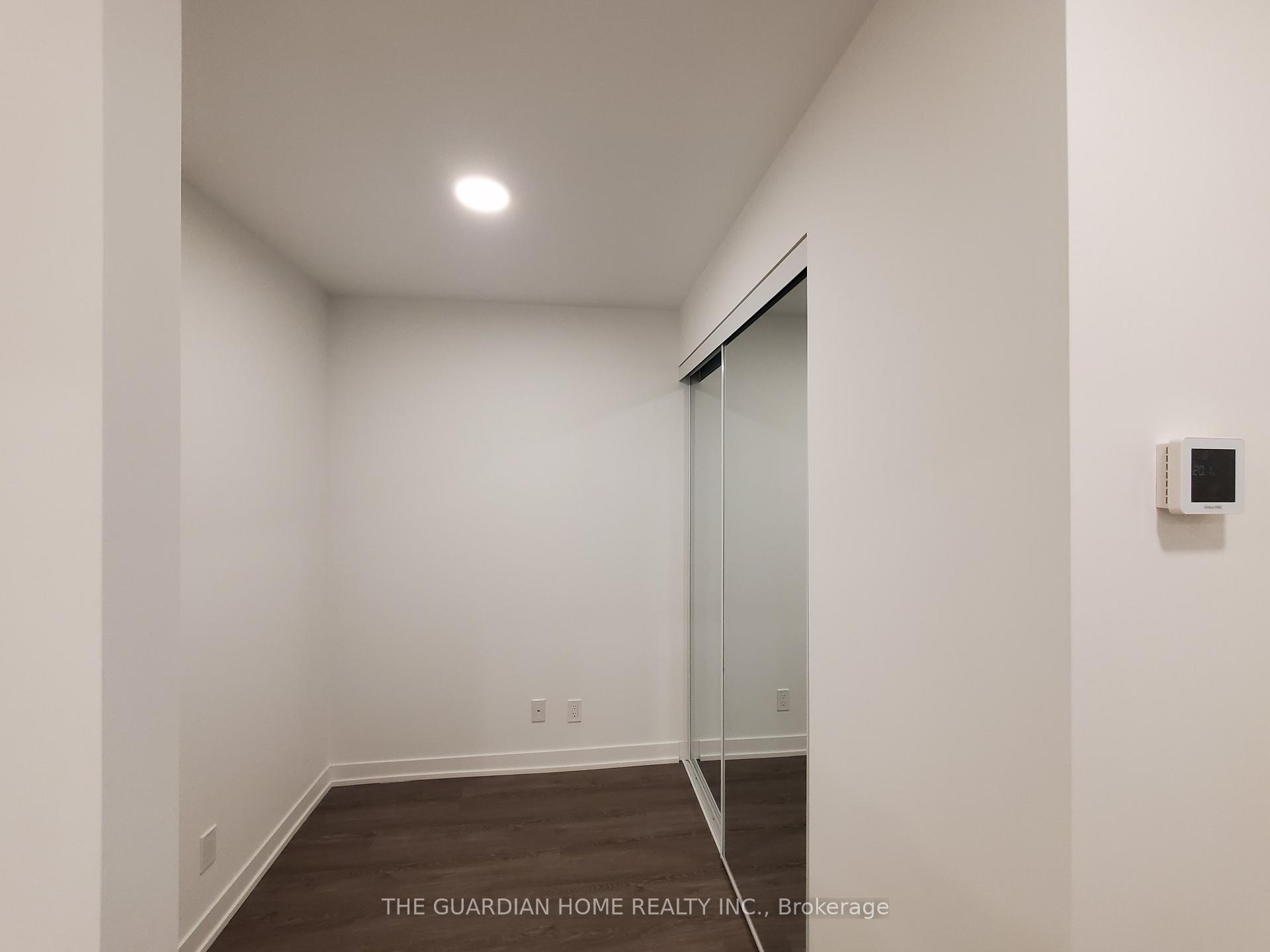2 Bedrooms Condo at 7950 Bathurst, Vaughan For sale