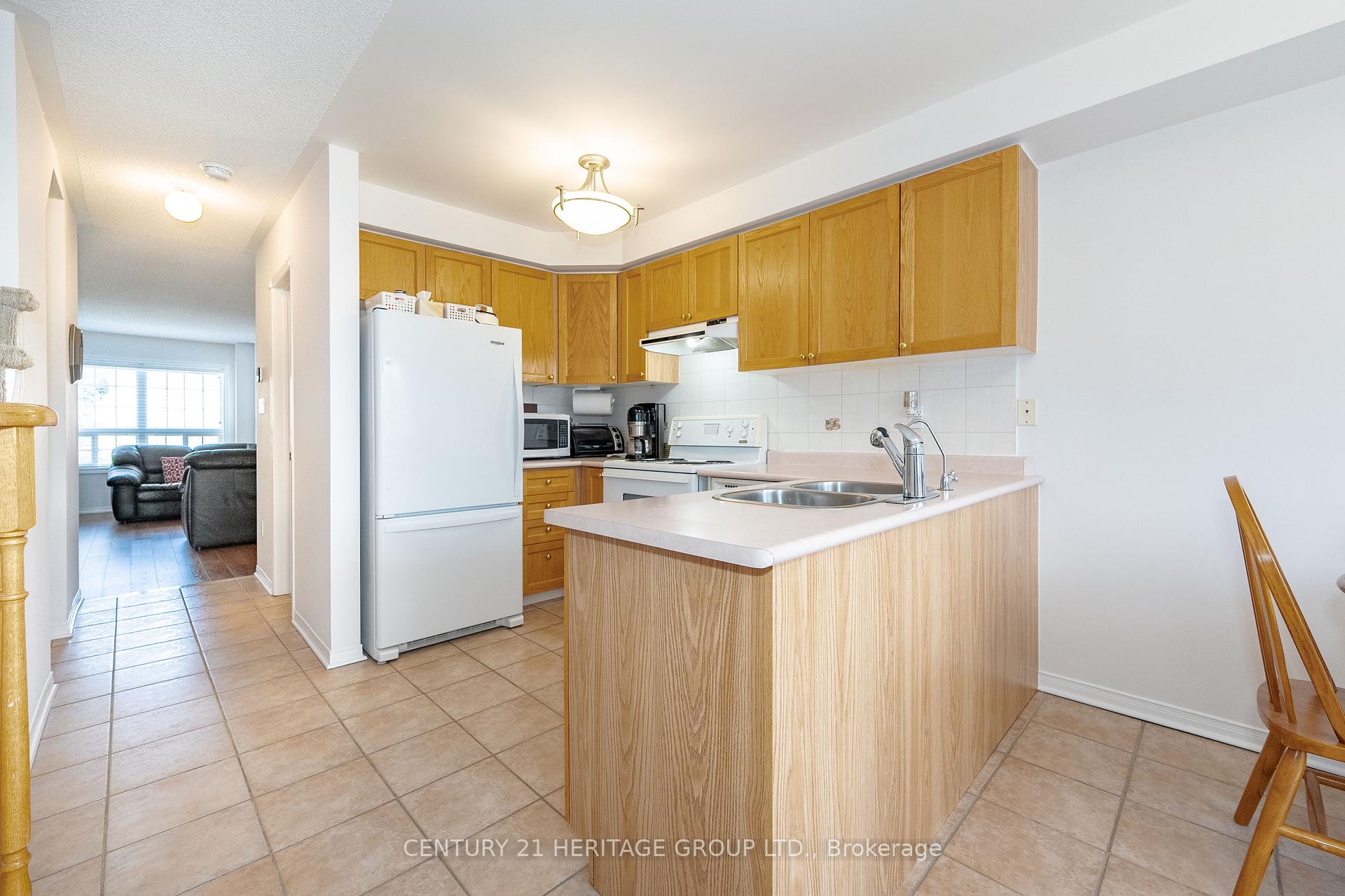 3 Bedrooms Condo at 124 Rory,  Toronto For sale