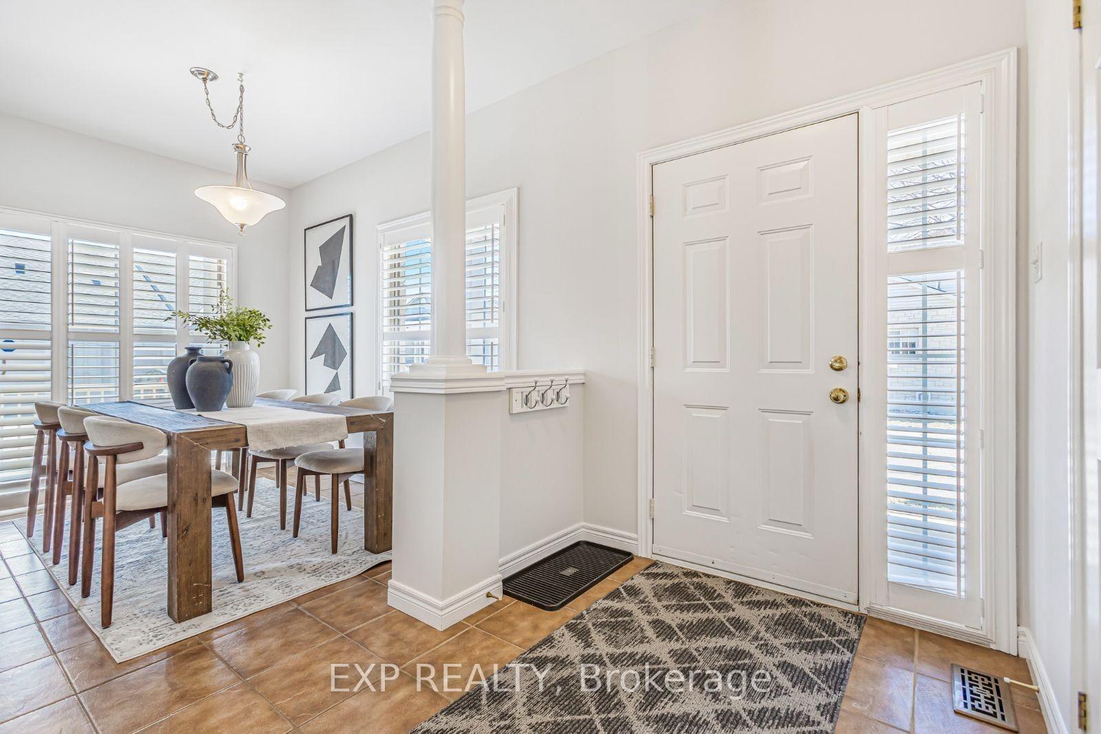 2 Bedrooms Condo at 34 Southbrook, Hamilton For sale