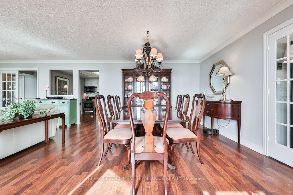 2 Bedrooms Condo at 2121 Lakeshore,  Burlington For sale
