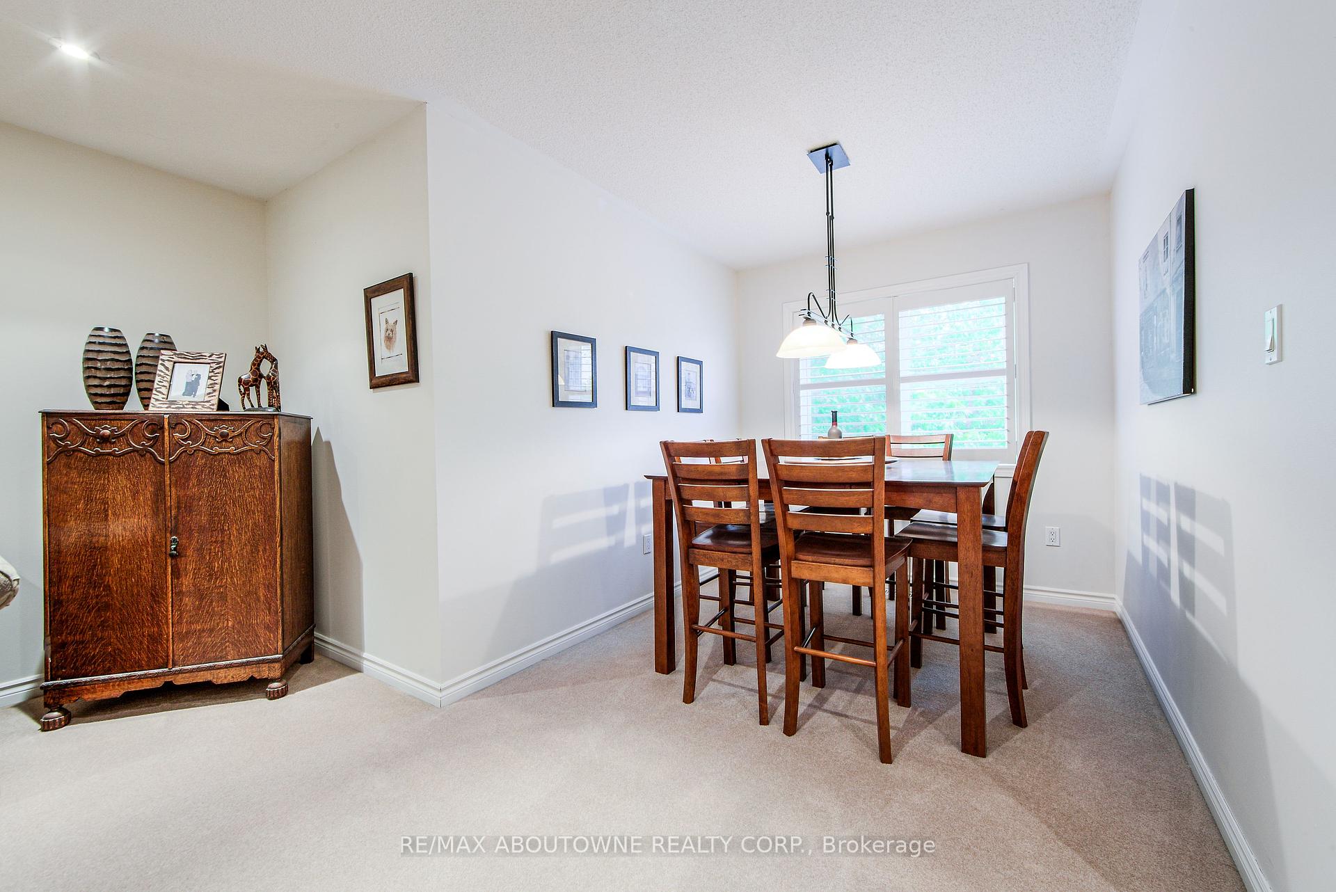 4 Bedrooms Condo at 300 Ravineview, Oakville For sale