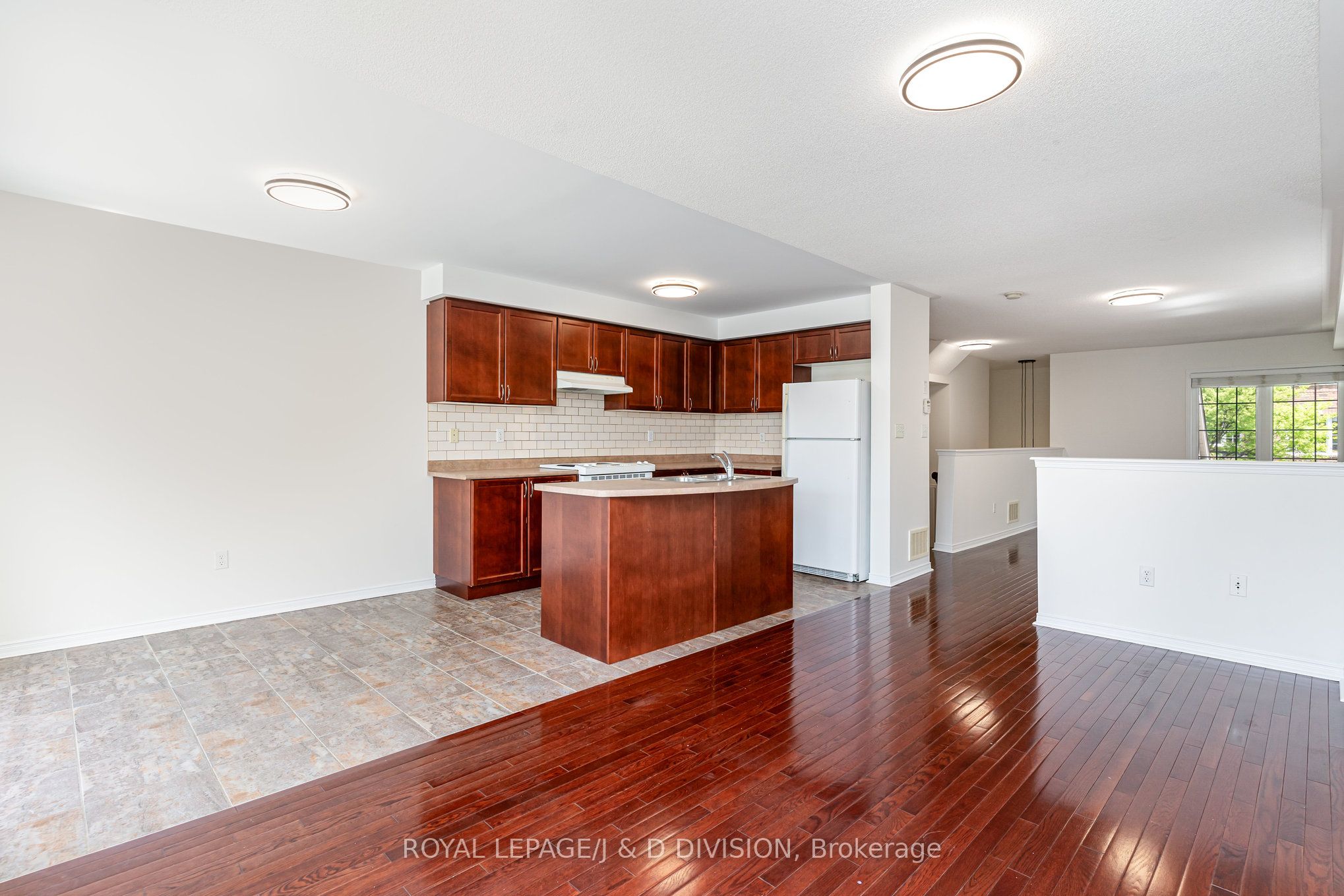 8 John Allan Cameron Street