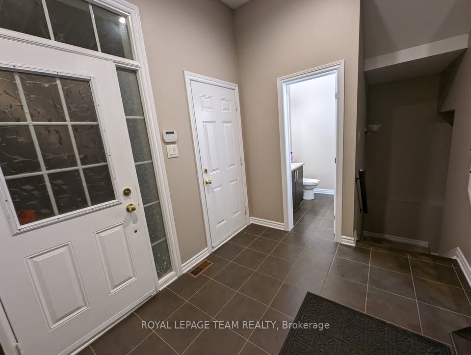 221 Waymark Crescent, Kanata, ON K2M 0A6