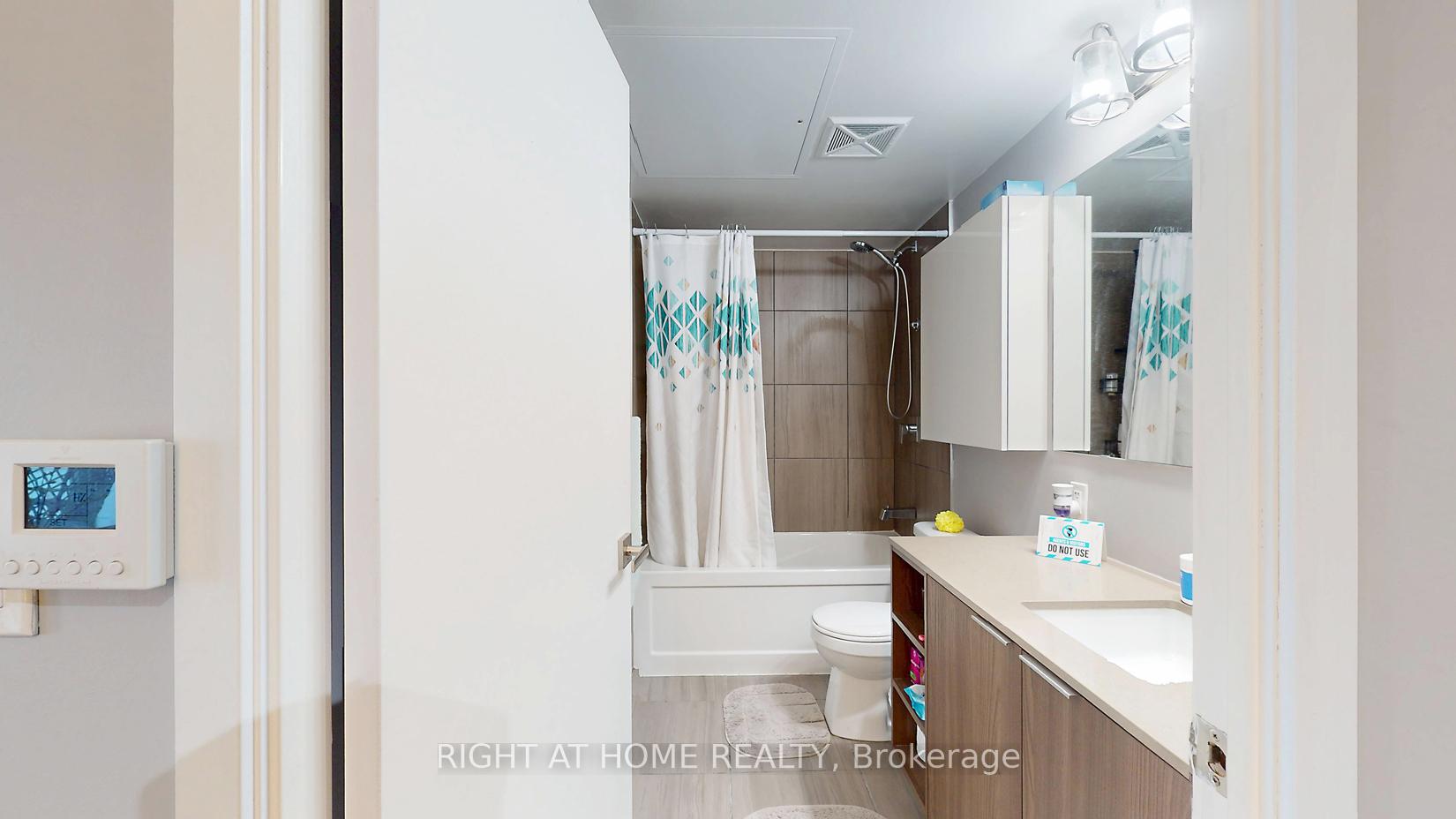 1 Bedroom Condo at 31 Tippet,  Toronto For sale