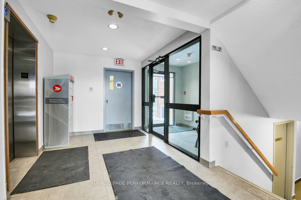 345 CENTRUM Boulevard W, #403