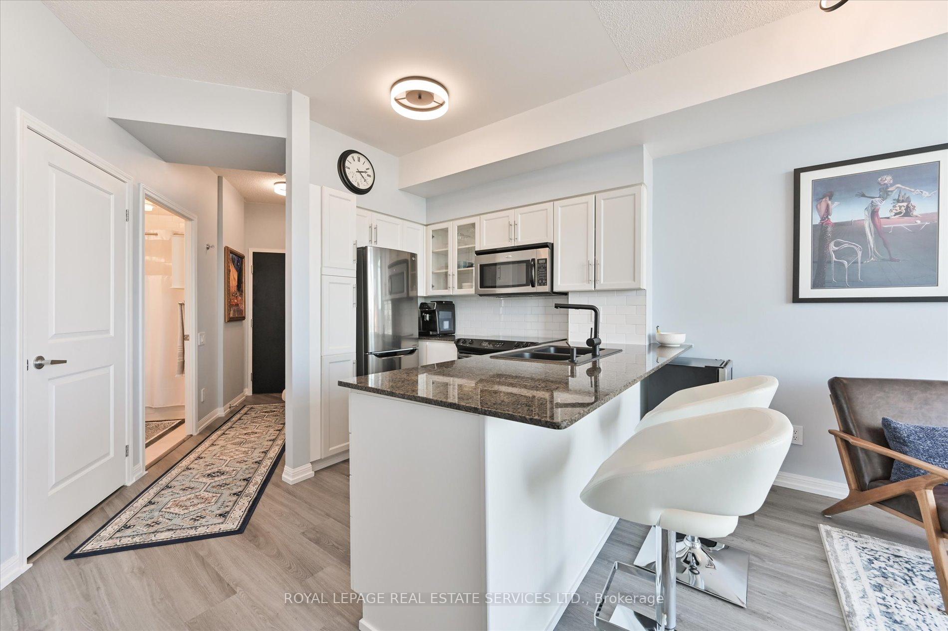 1 Bedroom Condo at 15 Windermere,  Toronto For sale