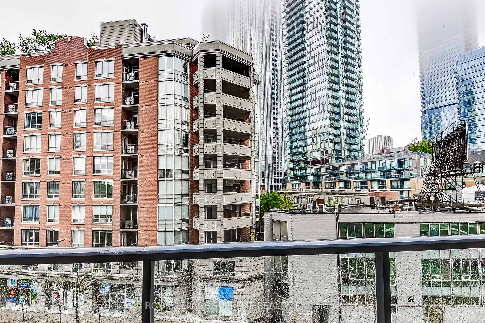 2 Bedrooms Condo at 825 Church, Toronto For sale