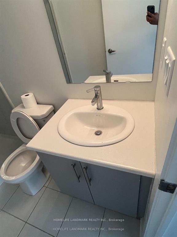 2 Bedrooms Condo at 3409 Ridgeway, Mississauga For sale