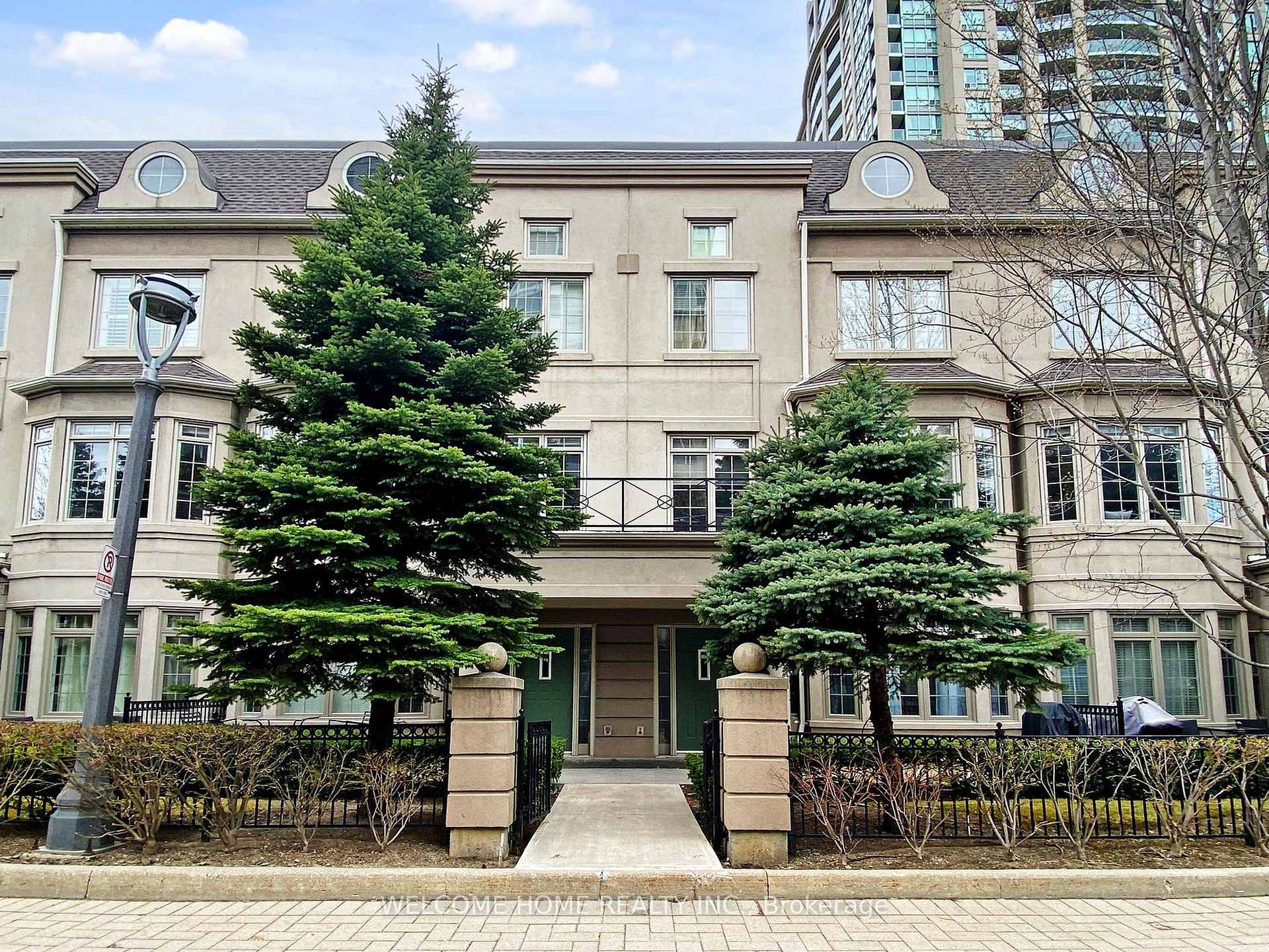 2 Bedrooms Condo at 17 Barberry, Toronto For sale