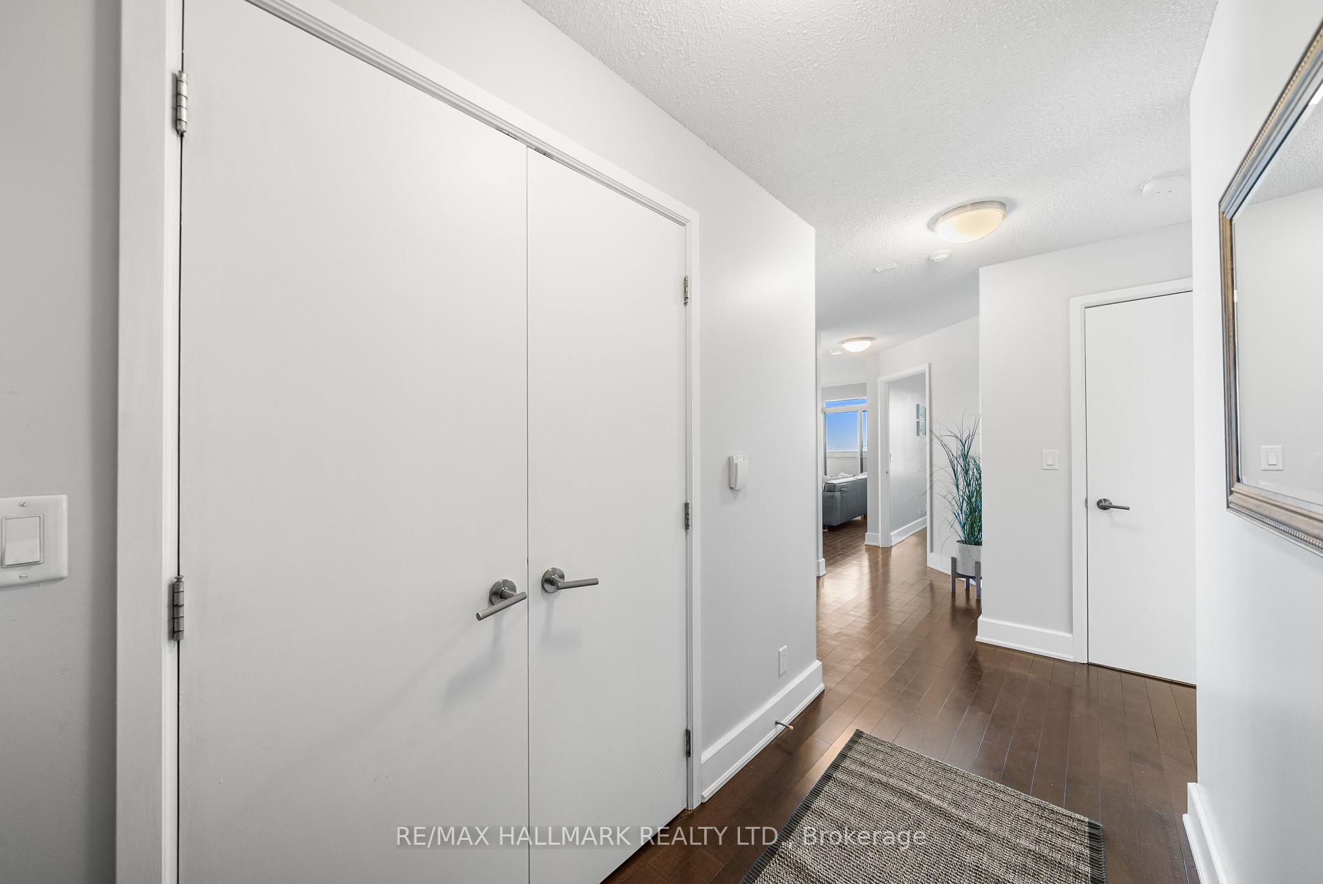 2 Bedrooms Condo at 676 Sheppard, Toronto For sale