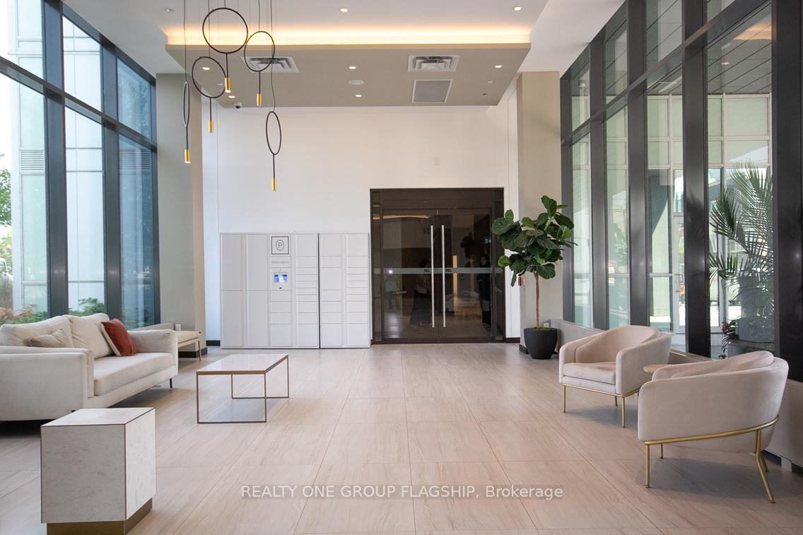 2 Bedrooms Condo at 38 Honeycrisp, Vaughan For sale