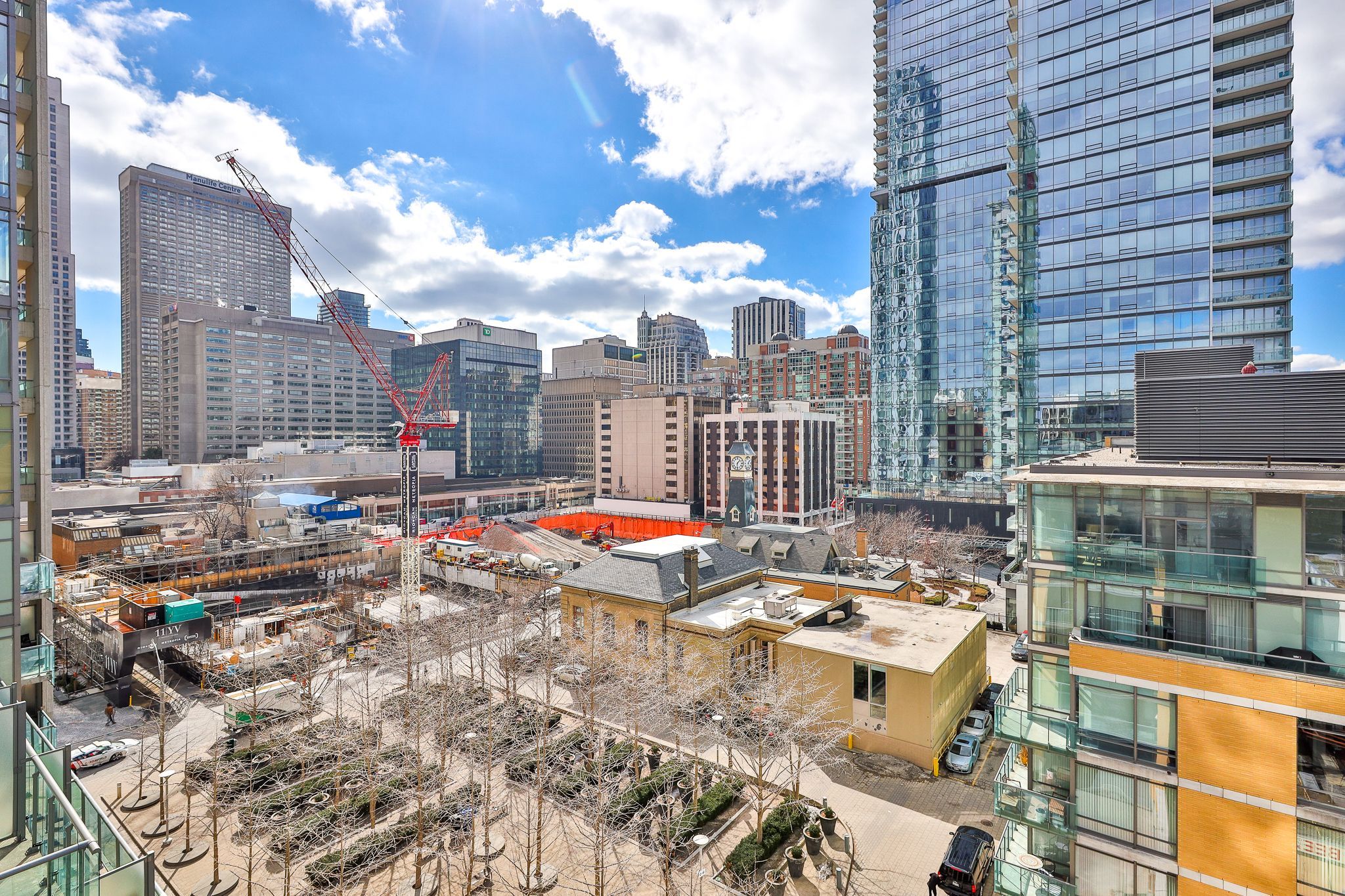 18 Yorkville Avenue 318