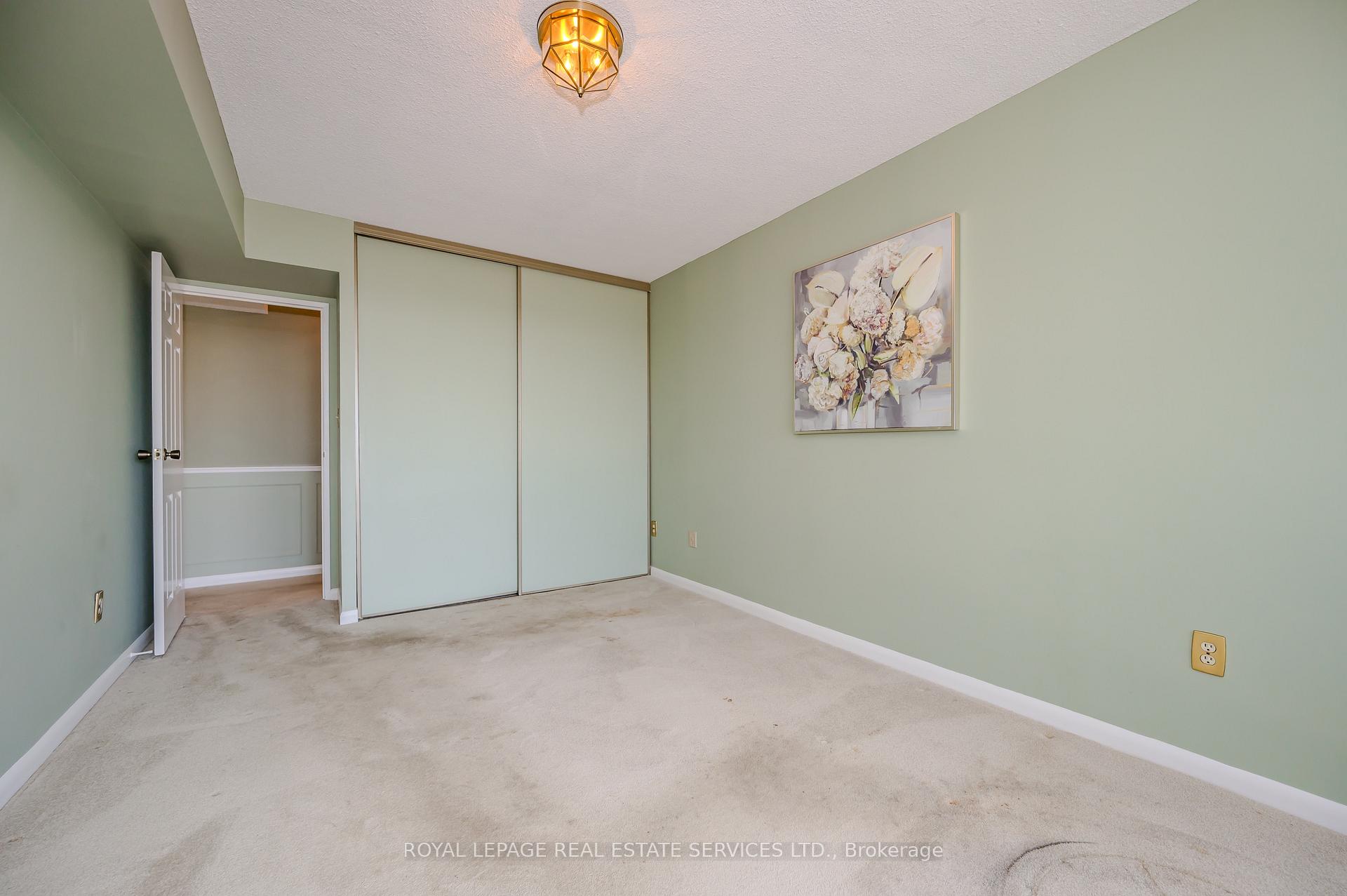 2 Bedrooms Condo at 2180 Marine,  Oakville For sale