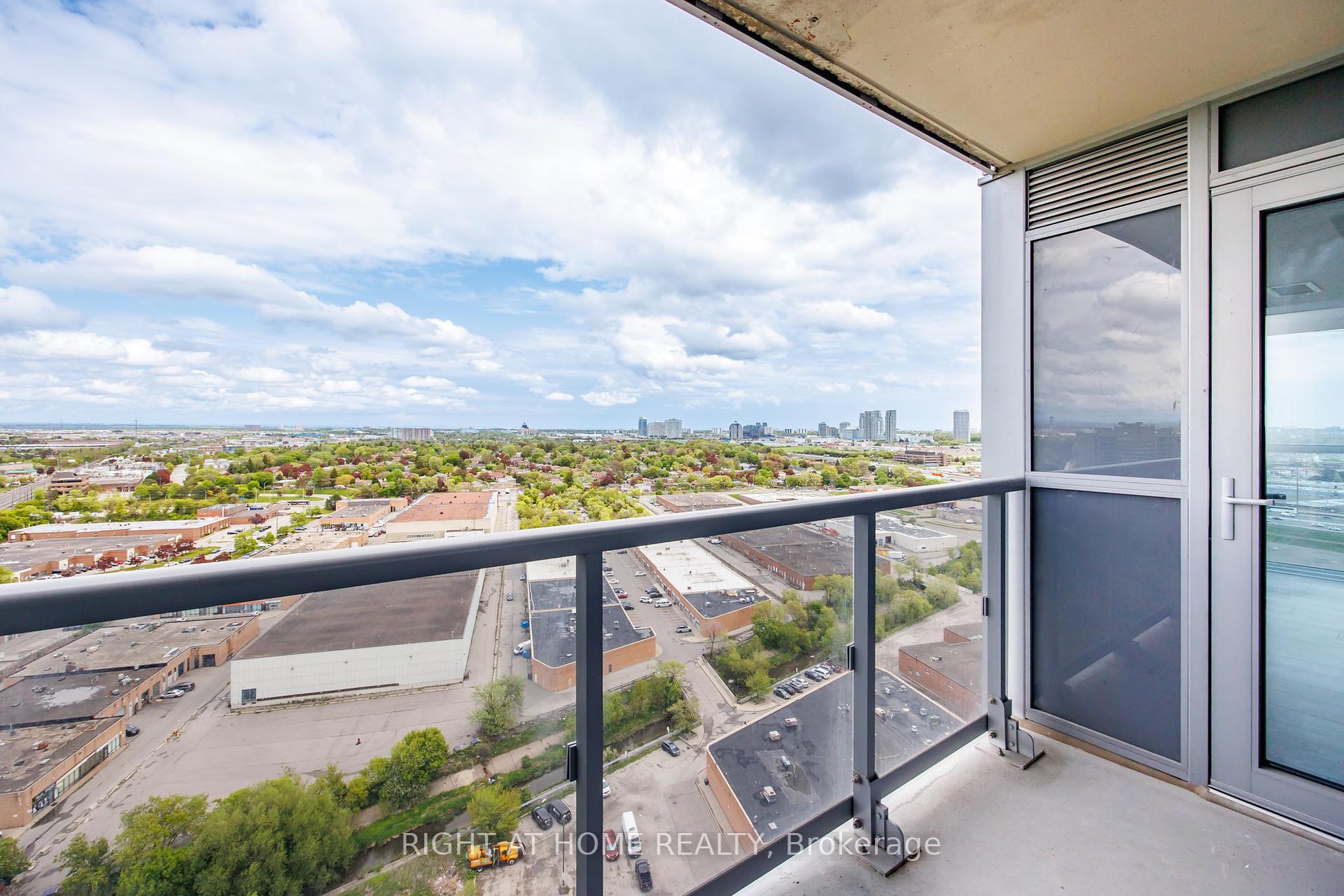 2 Bedrooms Condo at 225 Village Green, Toronto For sale