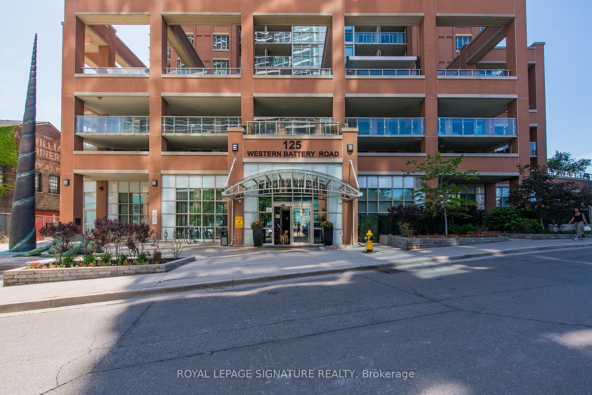 2 Bedrooms Condo at 125 Western Battery, Toronto For sale