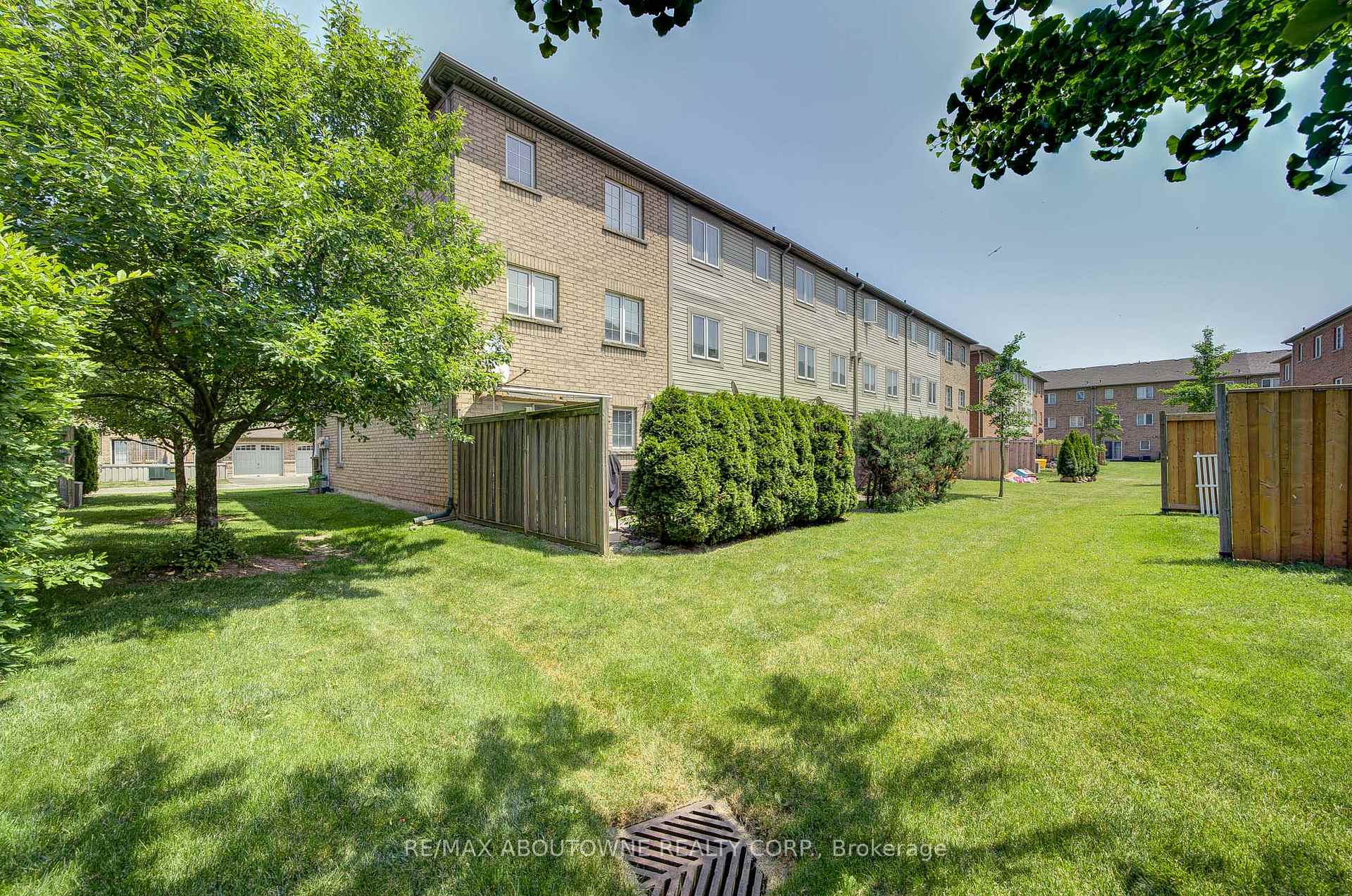 3 Bedrooms Condo at 470 Beach, Hamilton For sale
