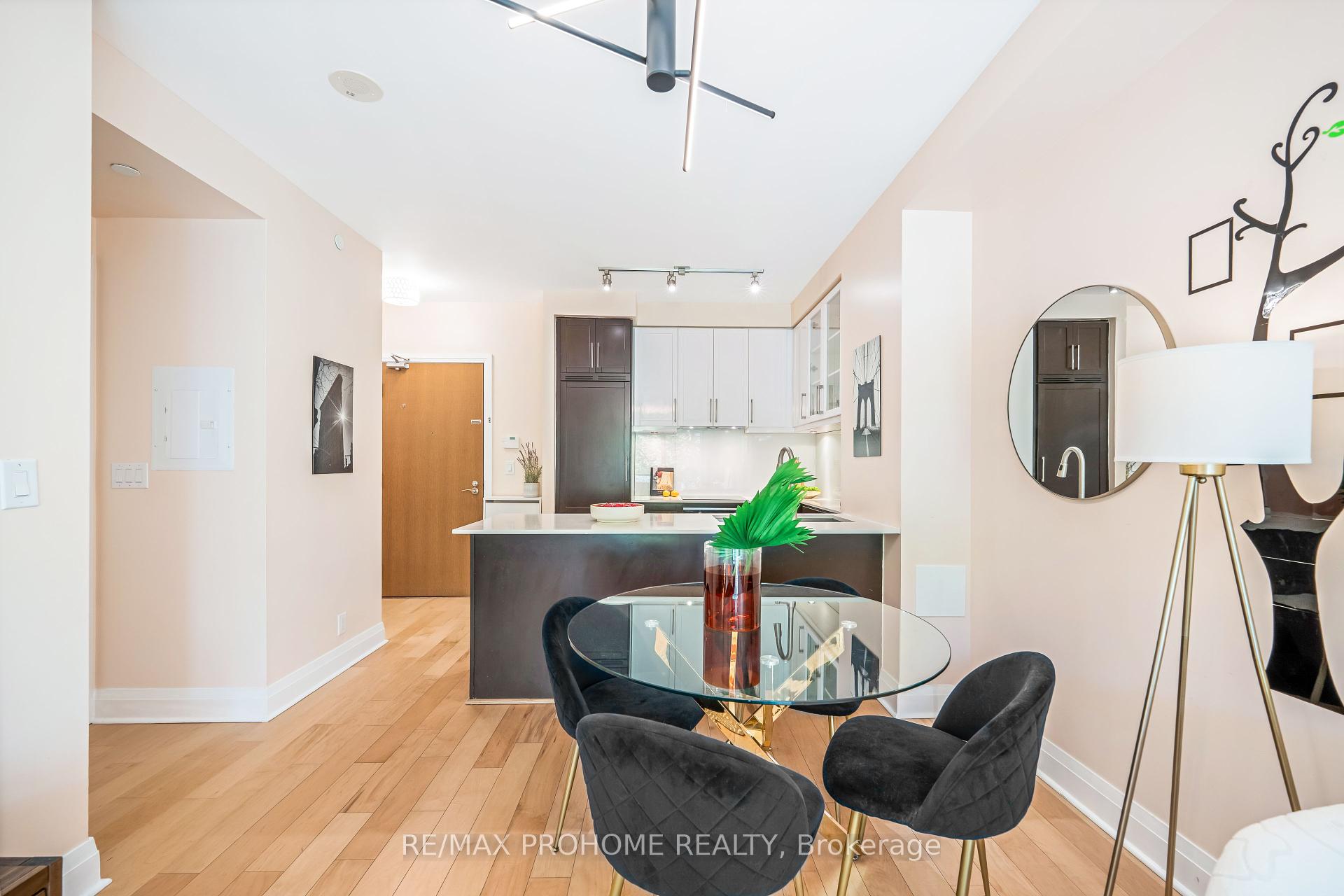 2 Bedrooms Condo at 21 Clairtrell, Toronto For sale