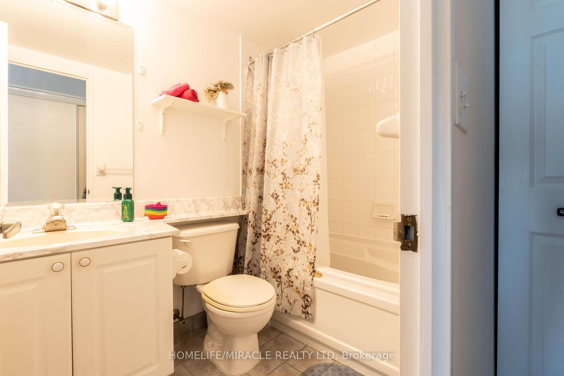 2 Bedrooms Condo at 1 Lee Centre, Toronto For sale
