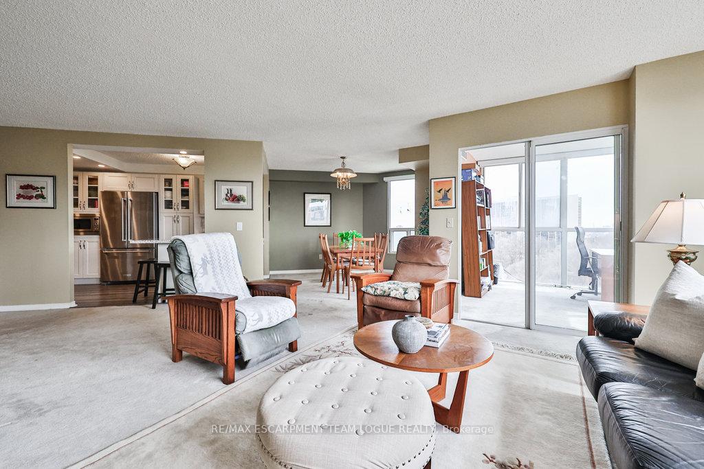 3 Bedrooms Condo at 7 Concorde,  Toronto For sale