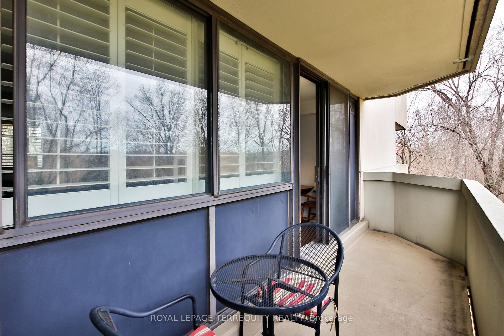2 Bedrooms Condo at 75 Wynford Heights, Toronto For sale