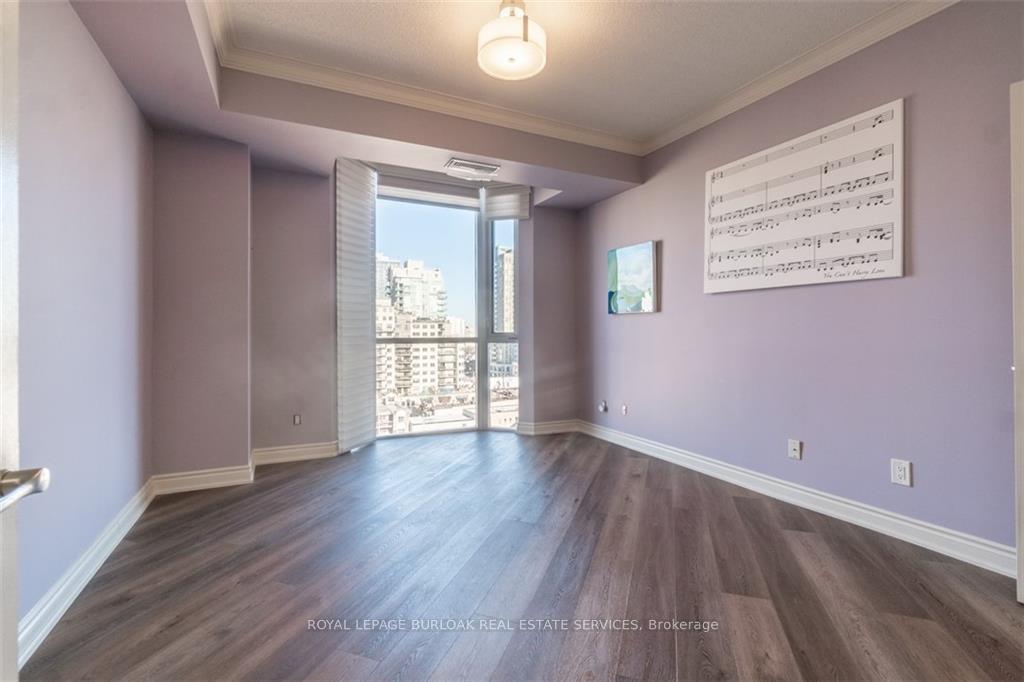 2 Bedrooms Condo at 1477 Lakeshore,  Burlington For sale