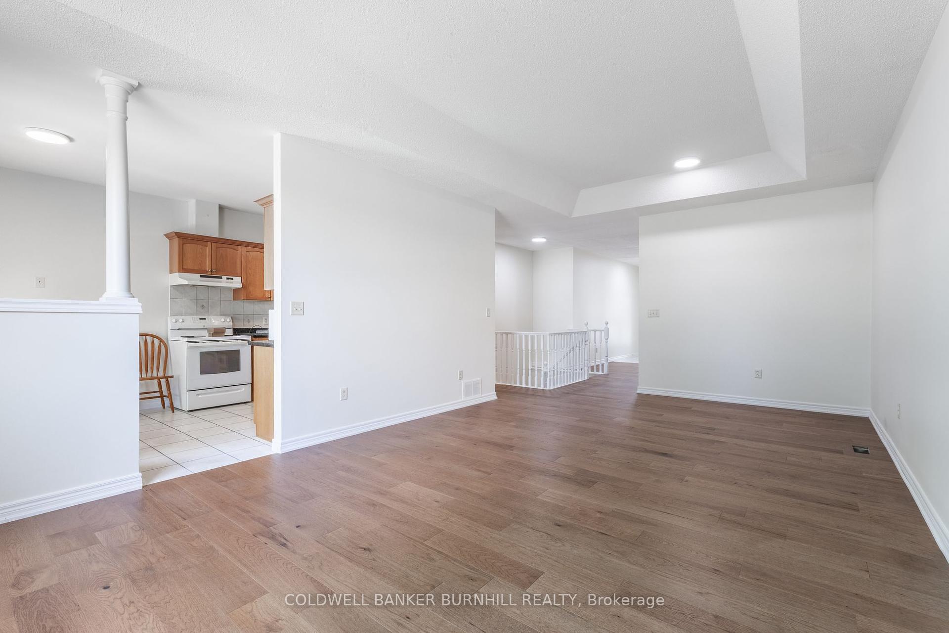 2 Bedrooms Condo at 56 Northern Breeze, Hamilton For sale
