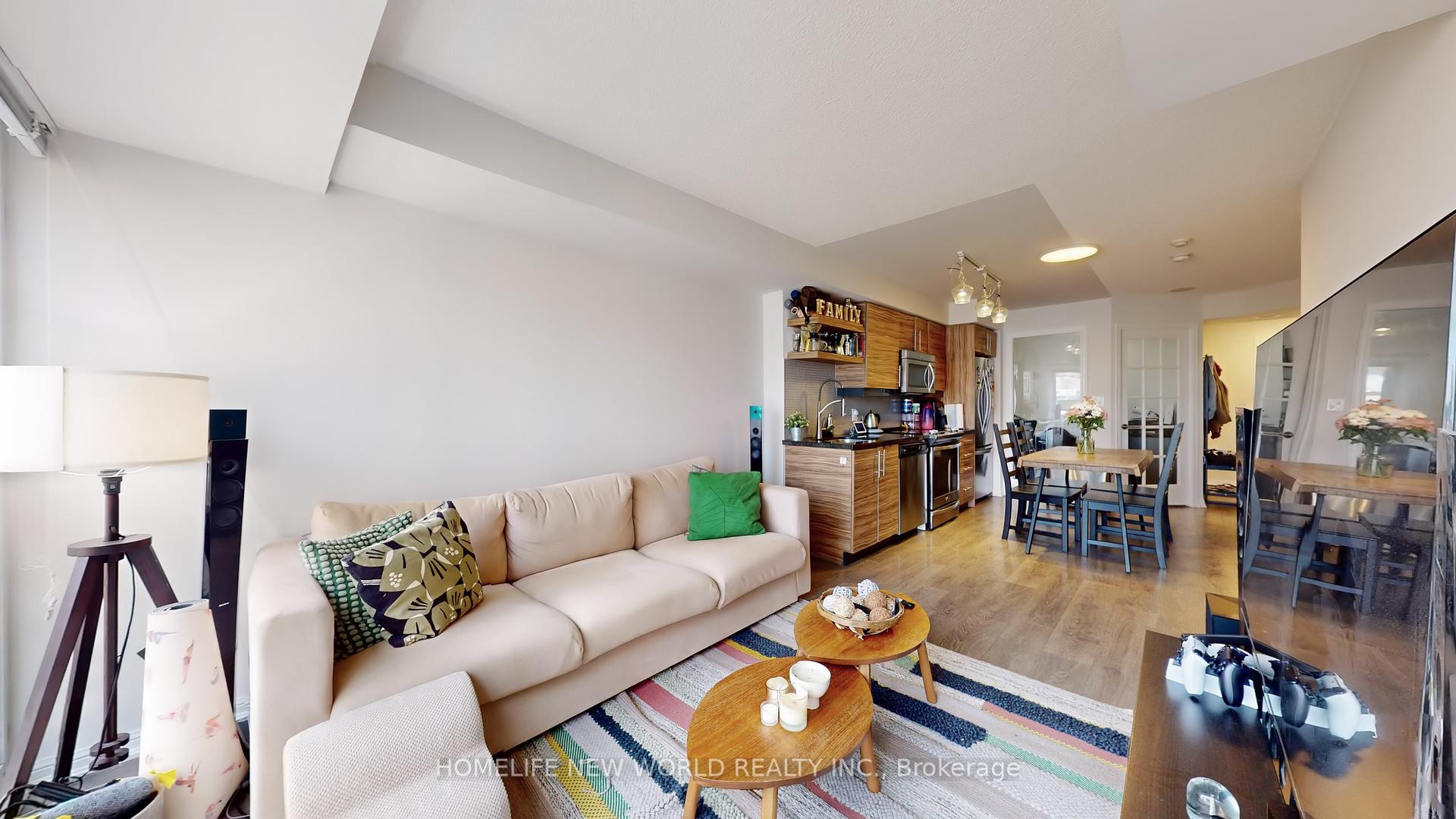 2 Bedrooms Condo at 400 Adelaide, Toronto For sale