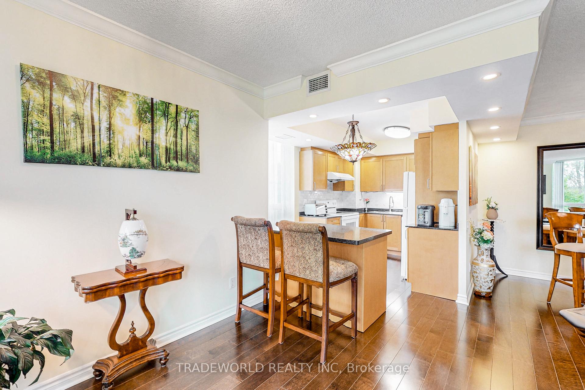 2 Bedrooms Condo at 18 William Carson, Toronto For sale