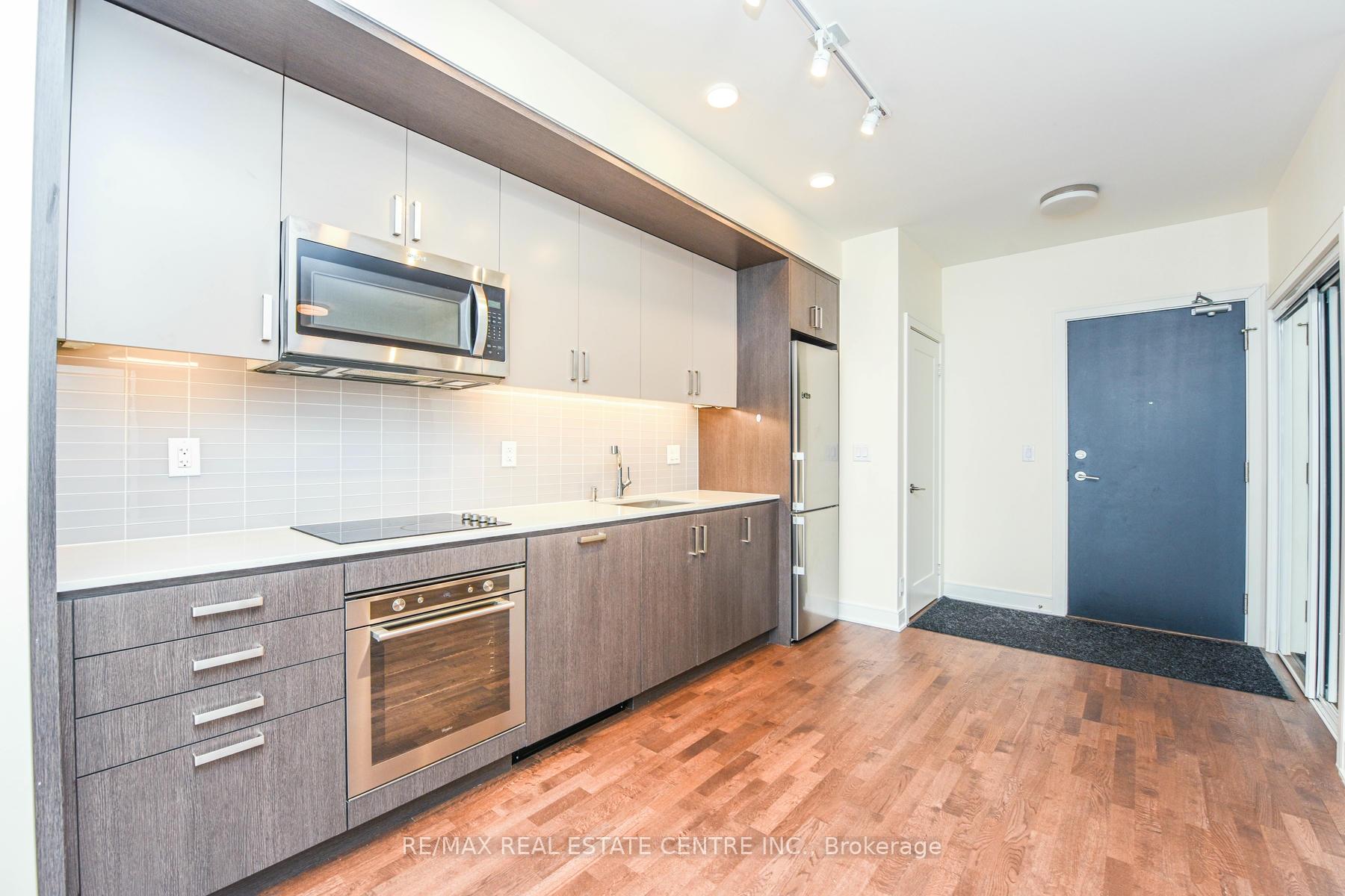 2 Bedrooms Condo at 1575 Lakeshore,  Mississauga For sale