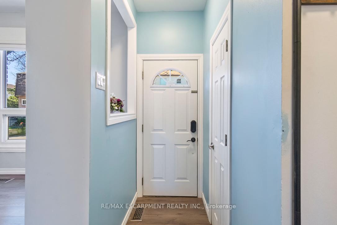 3 Bedrooms Condo at 1301 Upper Gage, Hamilton For sale