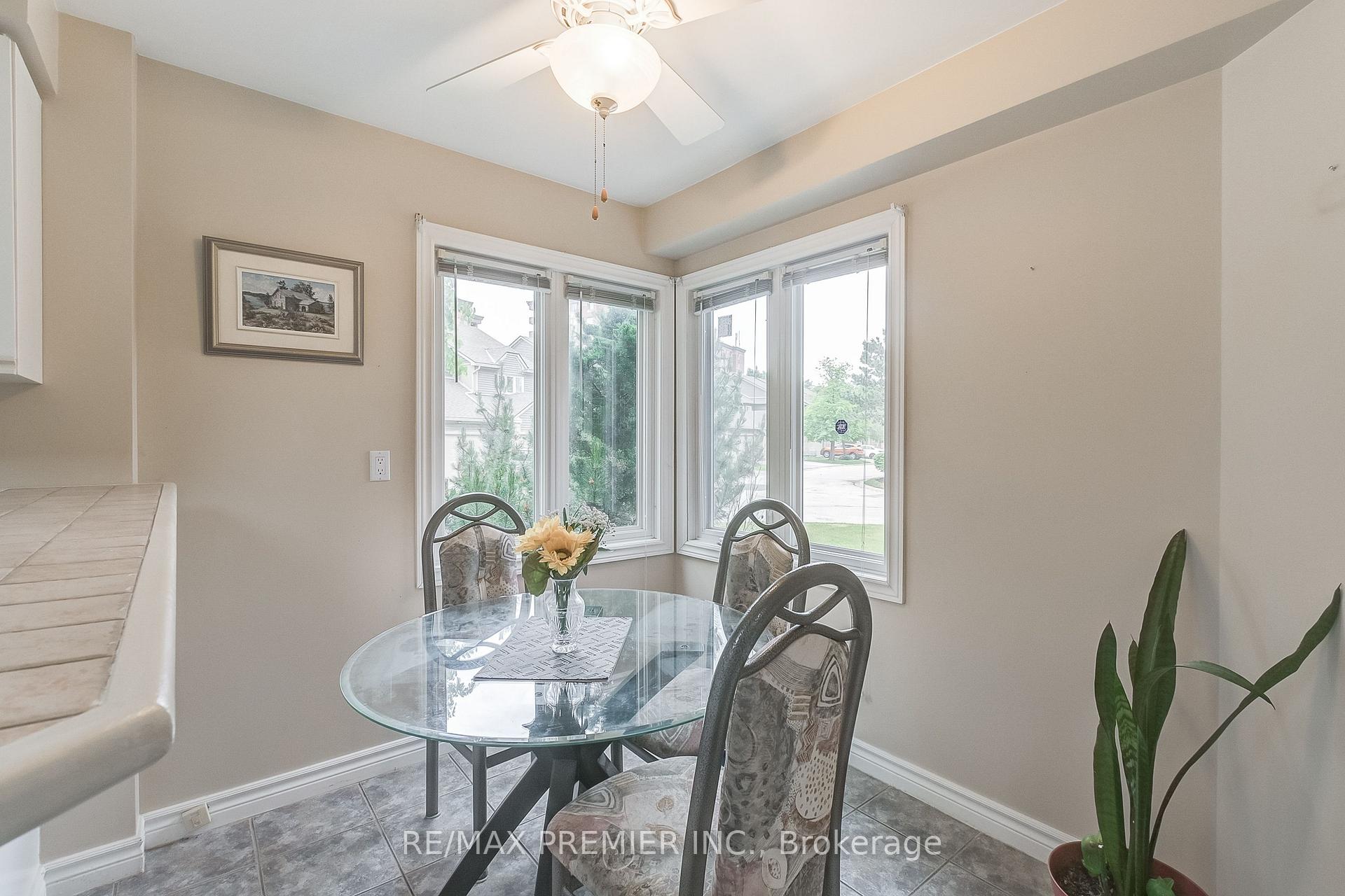 4 Bedrooms Condo at 3600 Colonial, Mississauga For sale