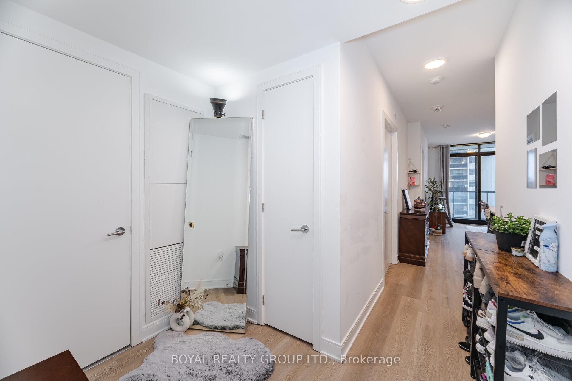 2 Bedrooms Condo at 86 Dundas, Mississauga For sale