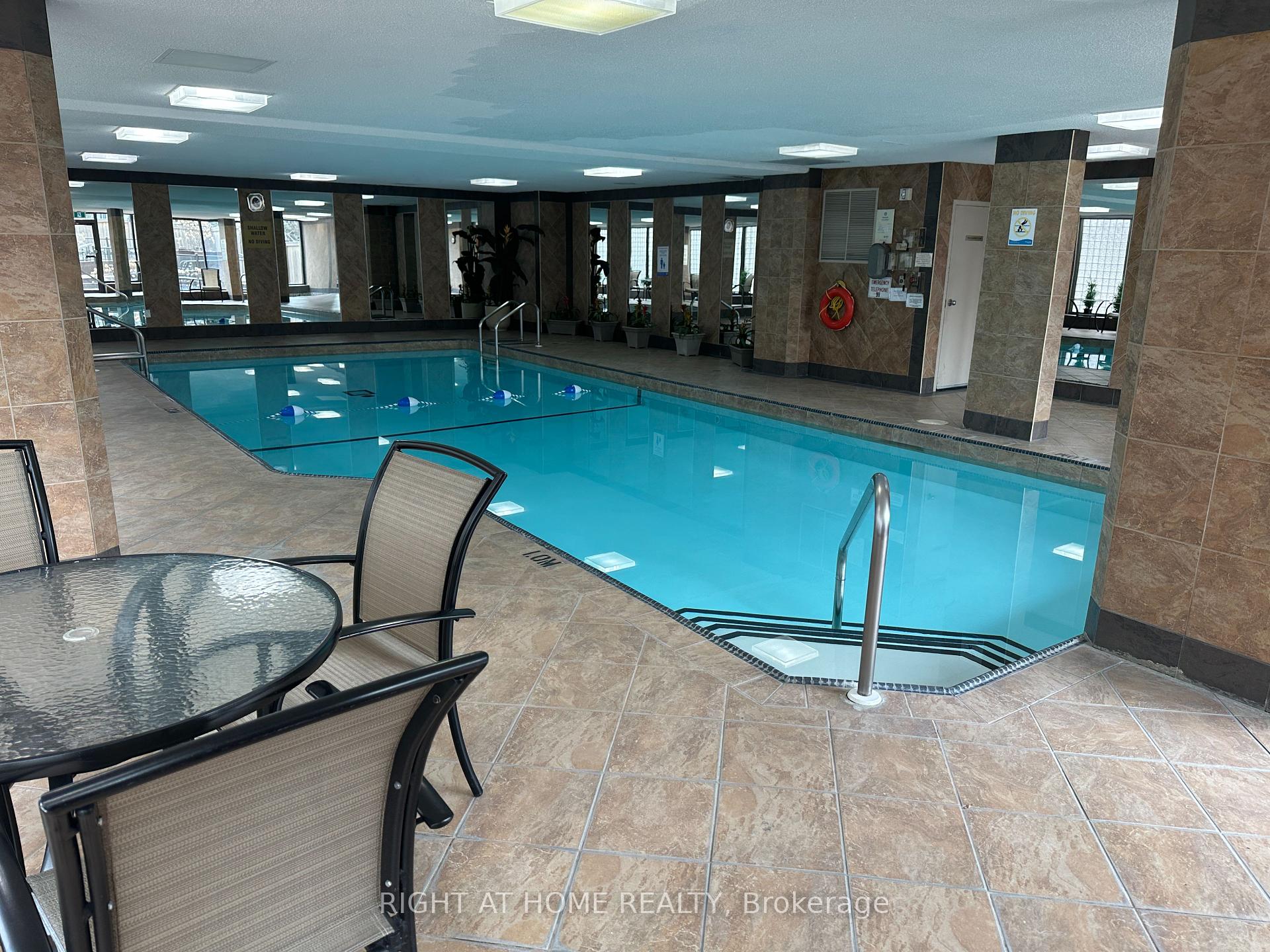 3 Bedrooms Condo at 300 Webb,  Mississauga For sale