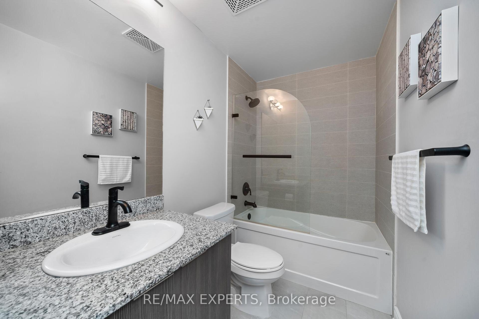 1 Bedroom Condo at 86 Woodbridge, Vaughan For sale