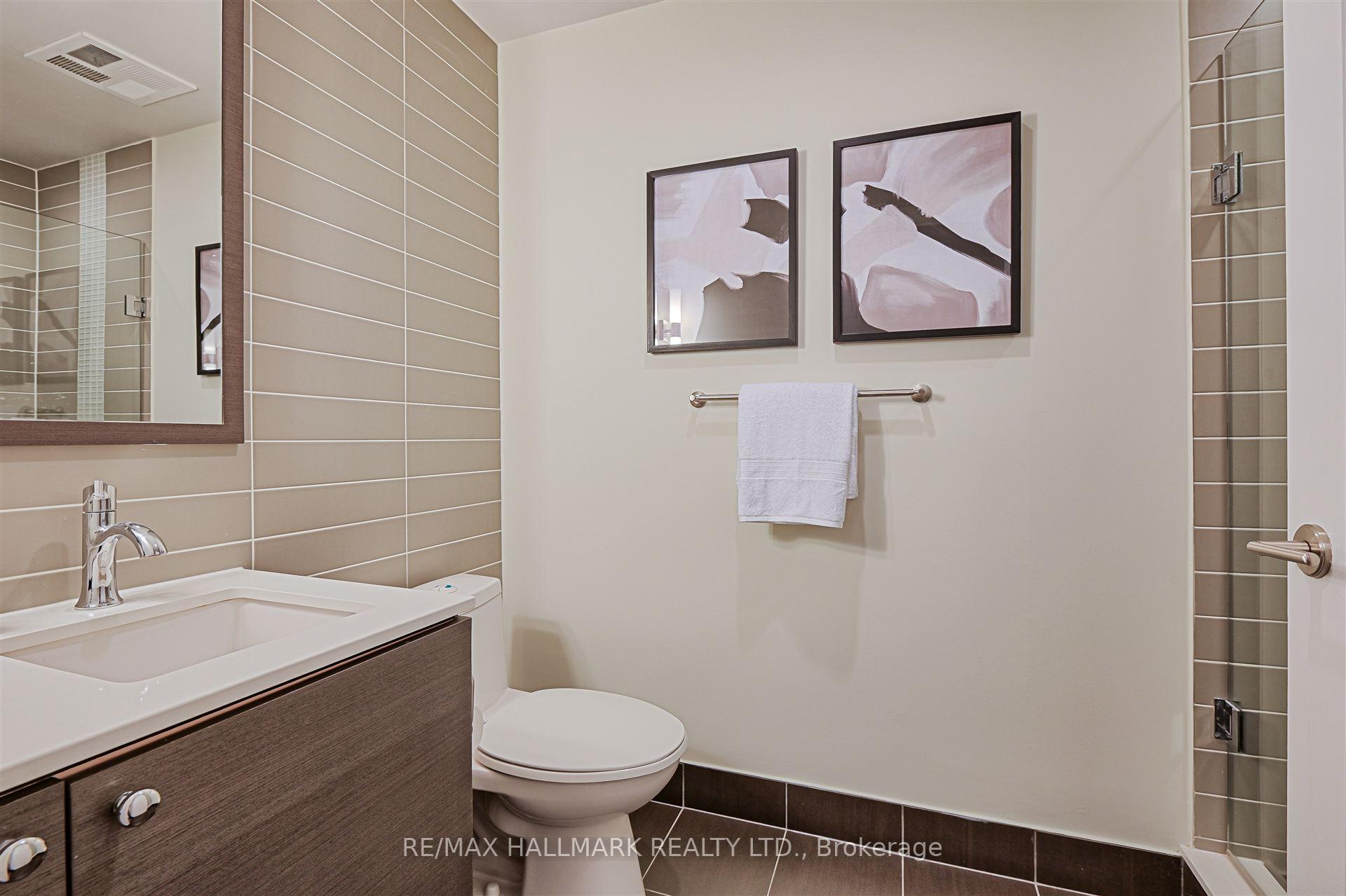 2 Bedrooms Condo at 55 Front, Toronto For sale
