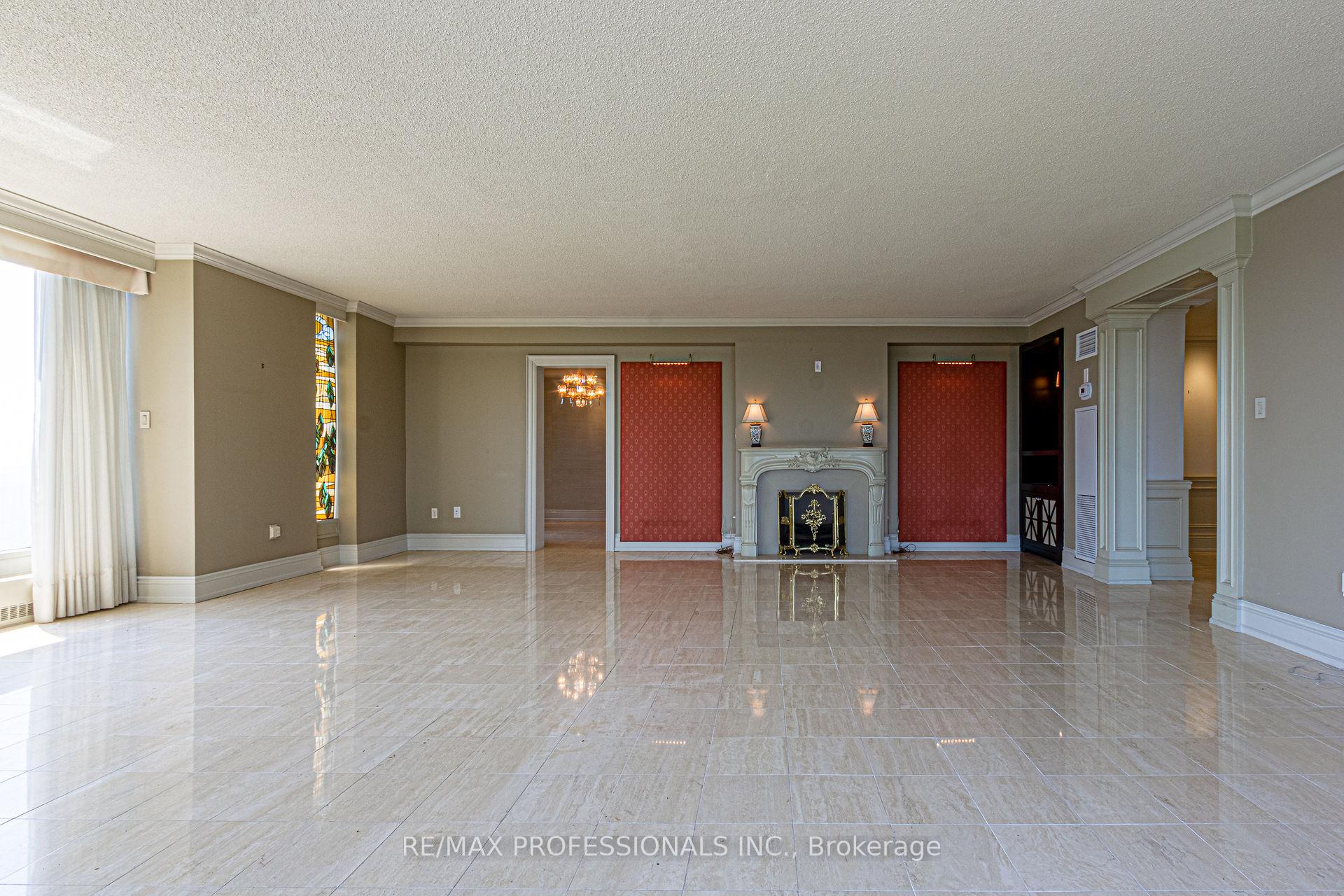 3 Bedrooms Condo at 2045 Lake Shore,  Toronto For sale