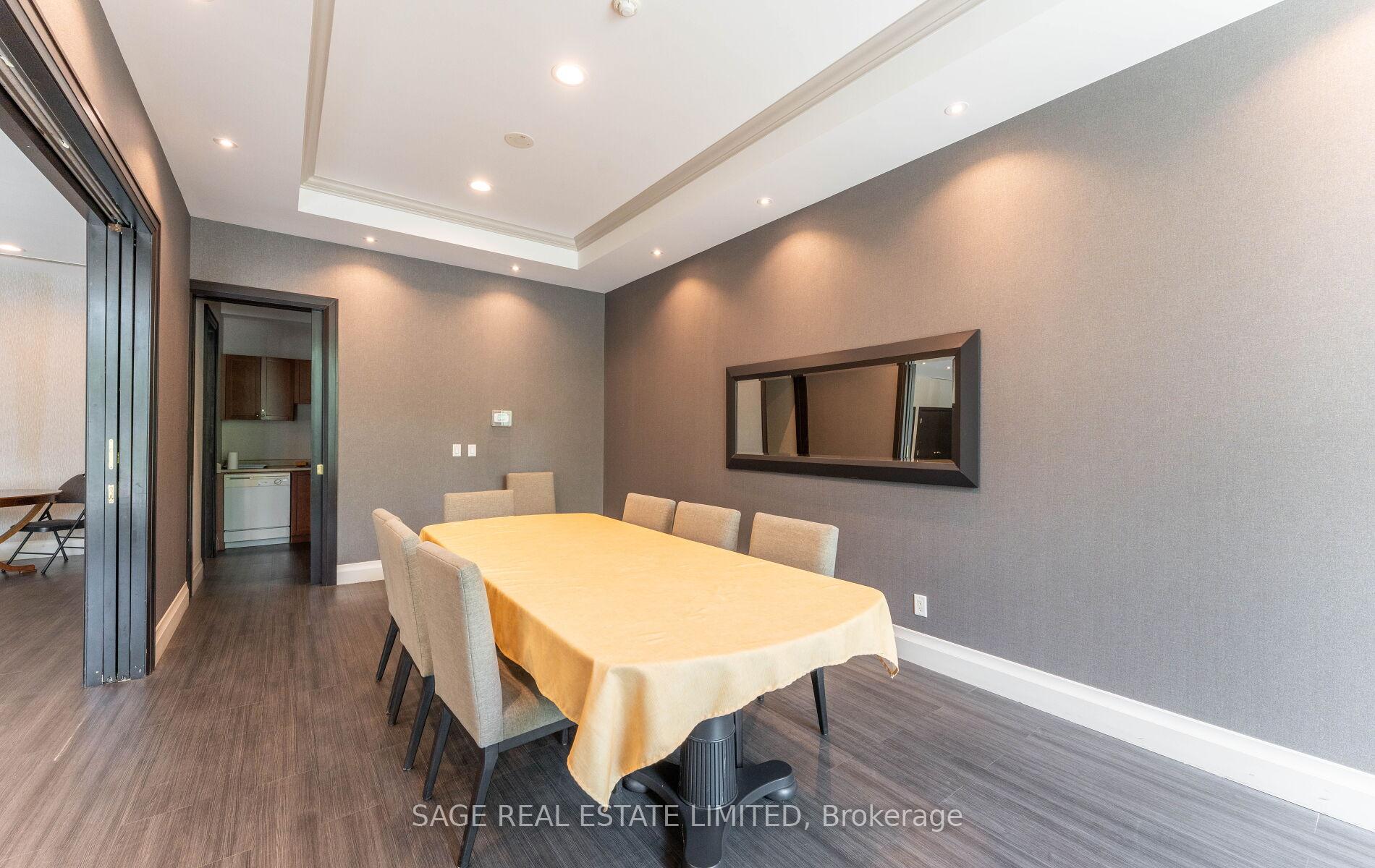 2 Bedrooms Condo at 88 Promenade, Vaughan For sale