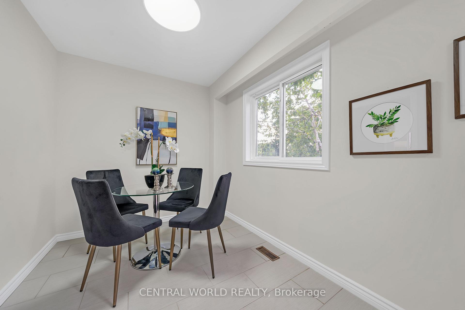 5 Bedrooms Condo at 21 Vega Starway,  Toronto For sale