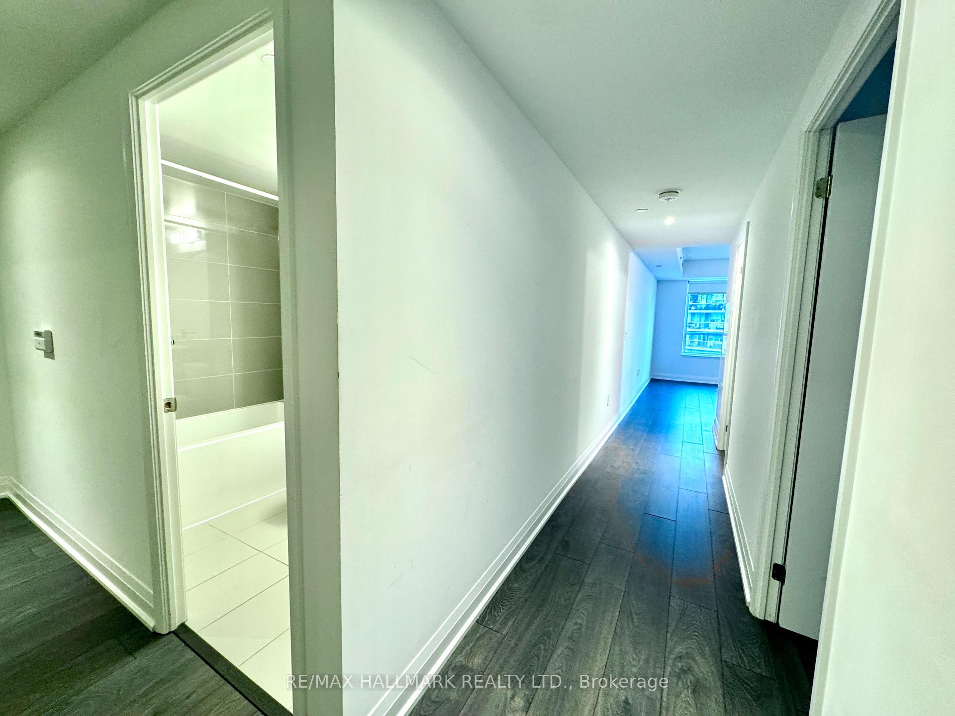 2 Bedrooms Condo at 26 Gibbs, Toronto For sale