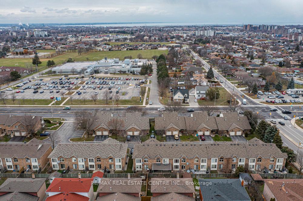 3 Bedrooms Condo at 2774 King,  Hamilton For sale