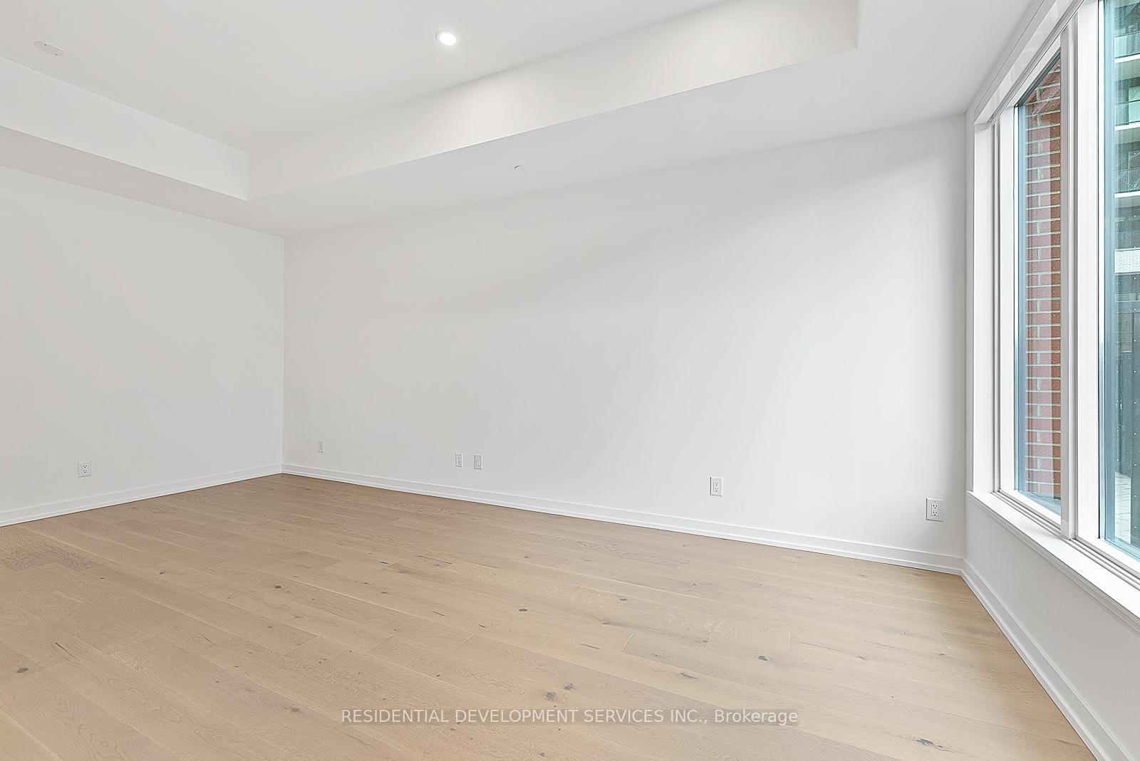 3 Bedrooms Condo at 15 Maryport,  Toronto For sale