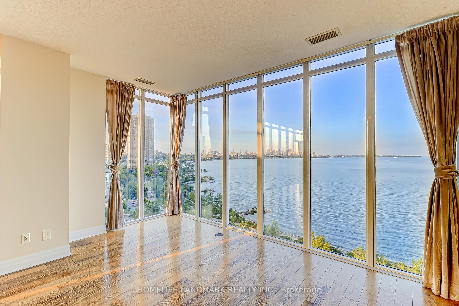 3 Bedrooms Condo at 58 Marine Parade, Toronto For sale