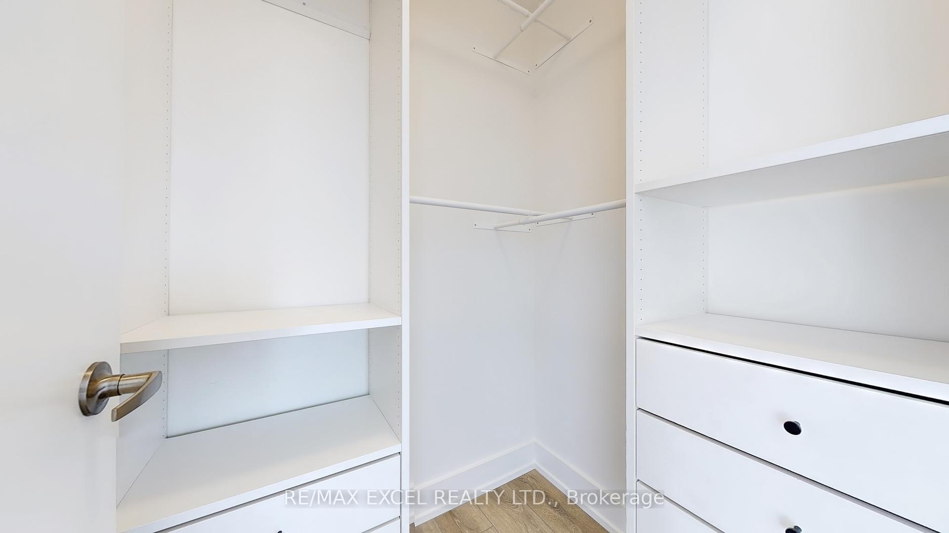 2 Bedrooms Condo at 180 Fairview Mall, Toronto For sale