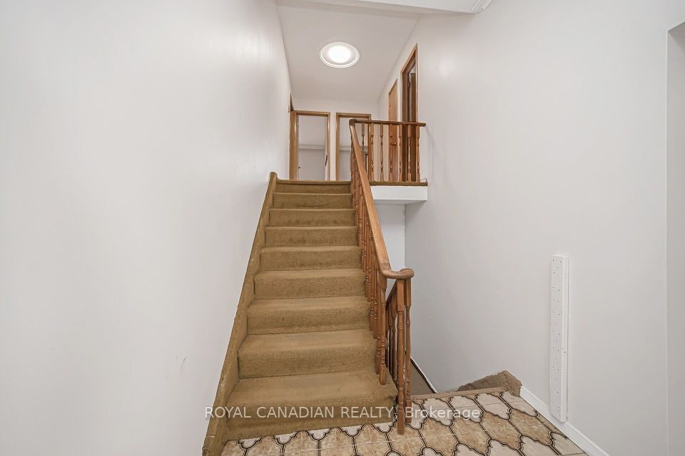https://trreb-image.ampre.ca/Rt0wr0Ew6cS-JUbgyJnzL4NR9wdqCUnFdzpjvVJ-txY/rs:fit:960:960/wm:.5:so:0:50:.4/wmsh:10/wmt:PHNwYW4gZm9yZWdyb3VuZD0nd2hpdGUnIGZvbnQ9JzY4Jz5ST1lBTCBDQU5BRElBTiBSRUFMVFksIEJyb2tlcmFnZTwvc3Bhbj4/L3RycmViL2xpc3RpbmdzLzQwLzczLzM3LzUyL3AvZTRlM2U1NzItODRkNy00MjNkLThhZWUtYzg3NDJhNzFkNTYwLmpwZw.jpg