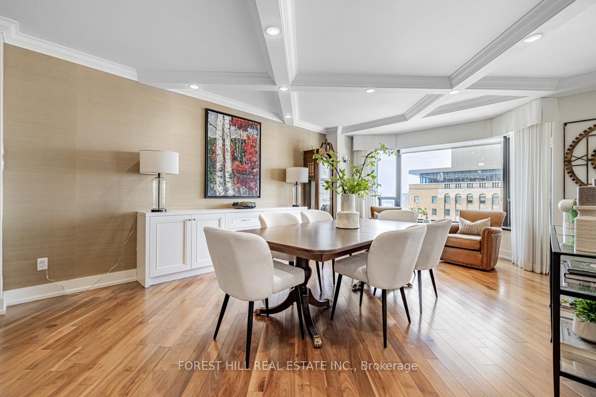 2 Bedrooms Condo at 175 Cumberland, Toronto For sale