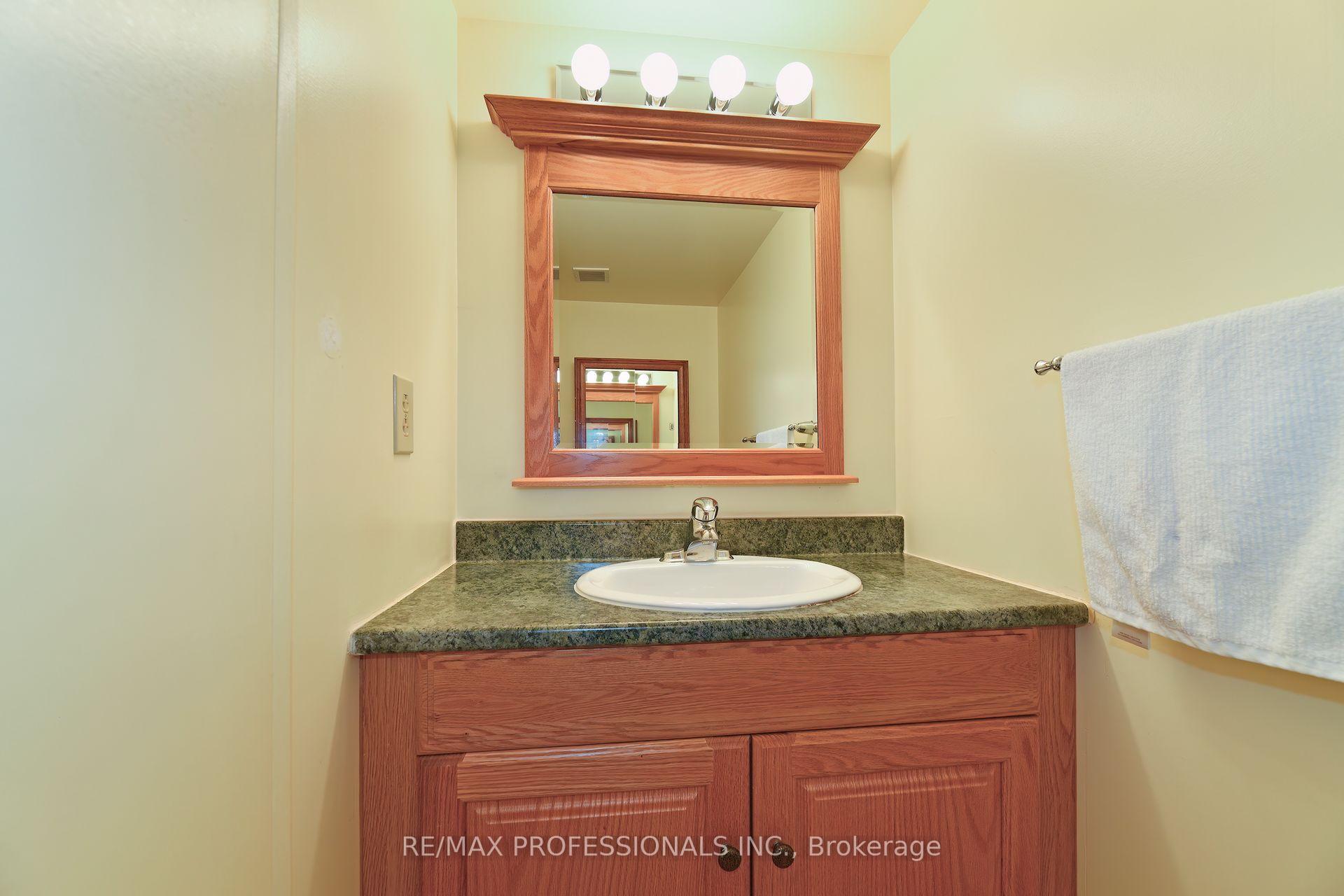 3 Bedrooms Condo at 475 The West Mall, Toronto For sale